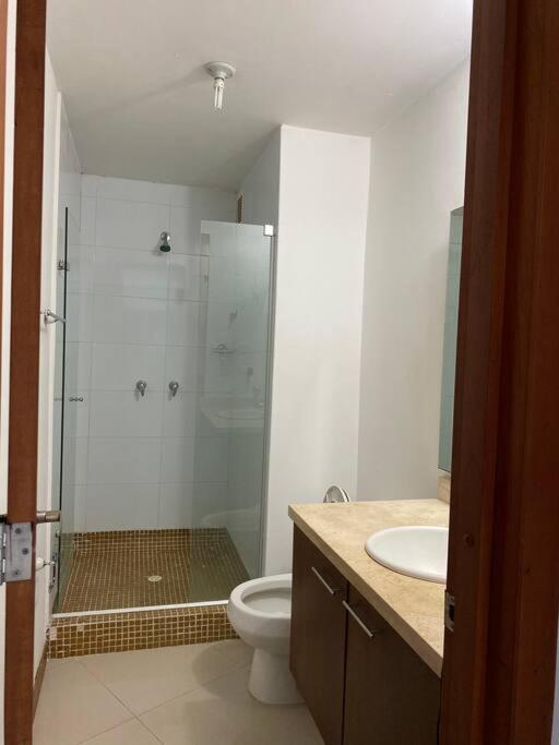 room in bocagrande excellent location beach pool