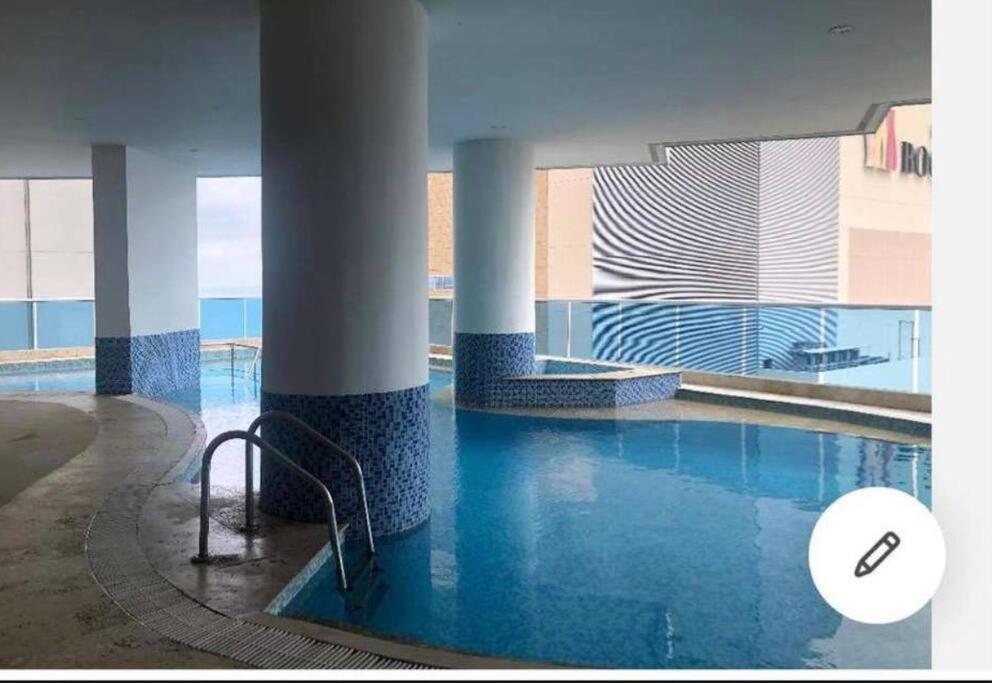 room in bocagrande excellent location beach pool