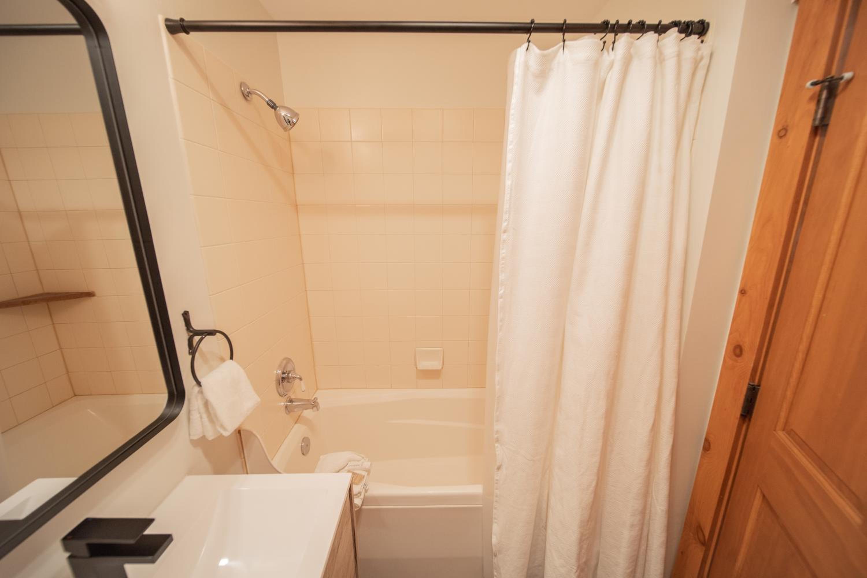 Expedition Station 8561 by SummitCove Lodging