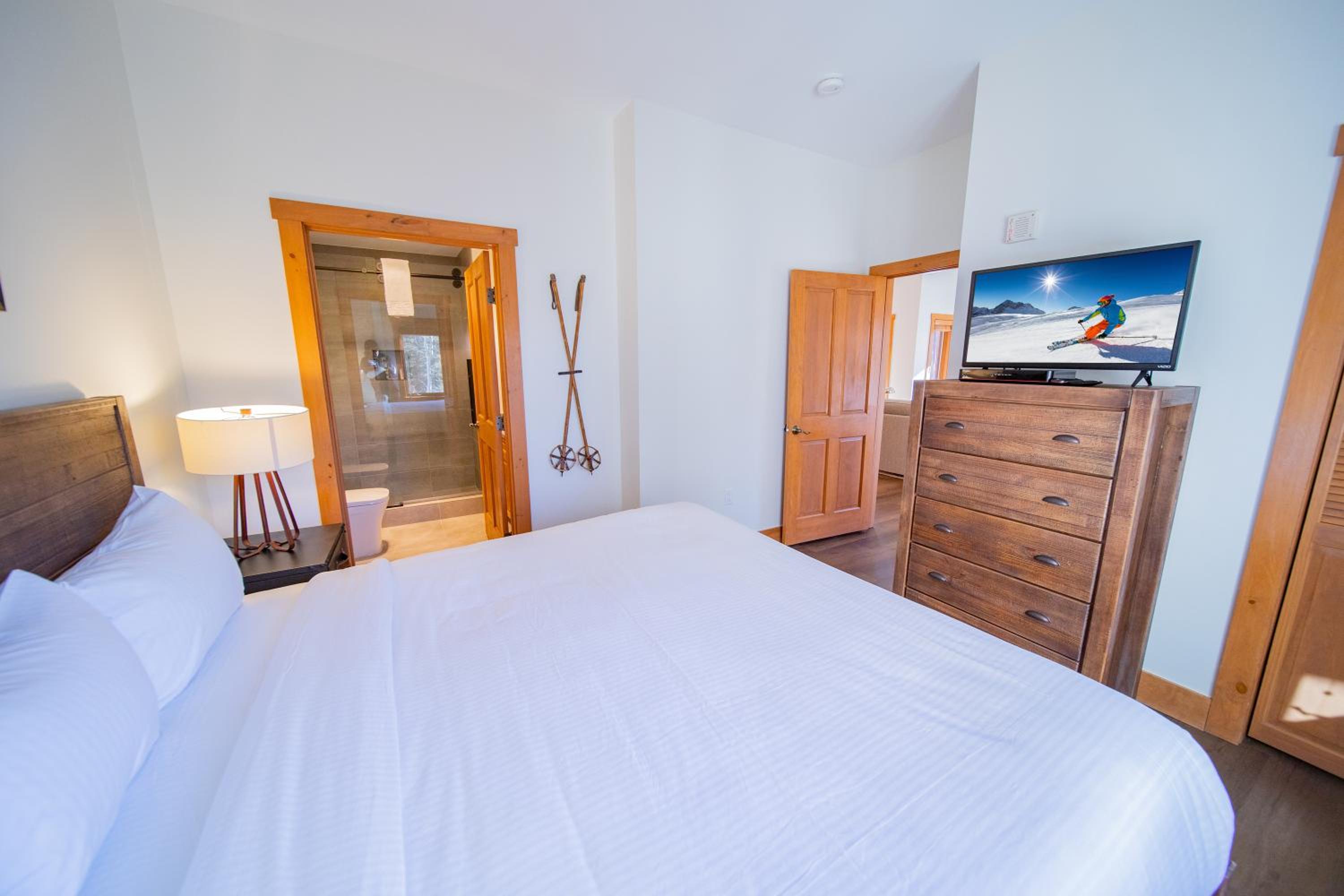 Expedition Station 8561 by SummitCove Lodging