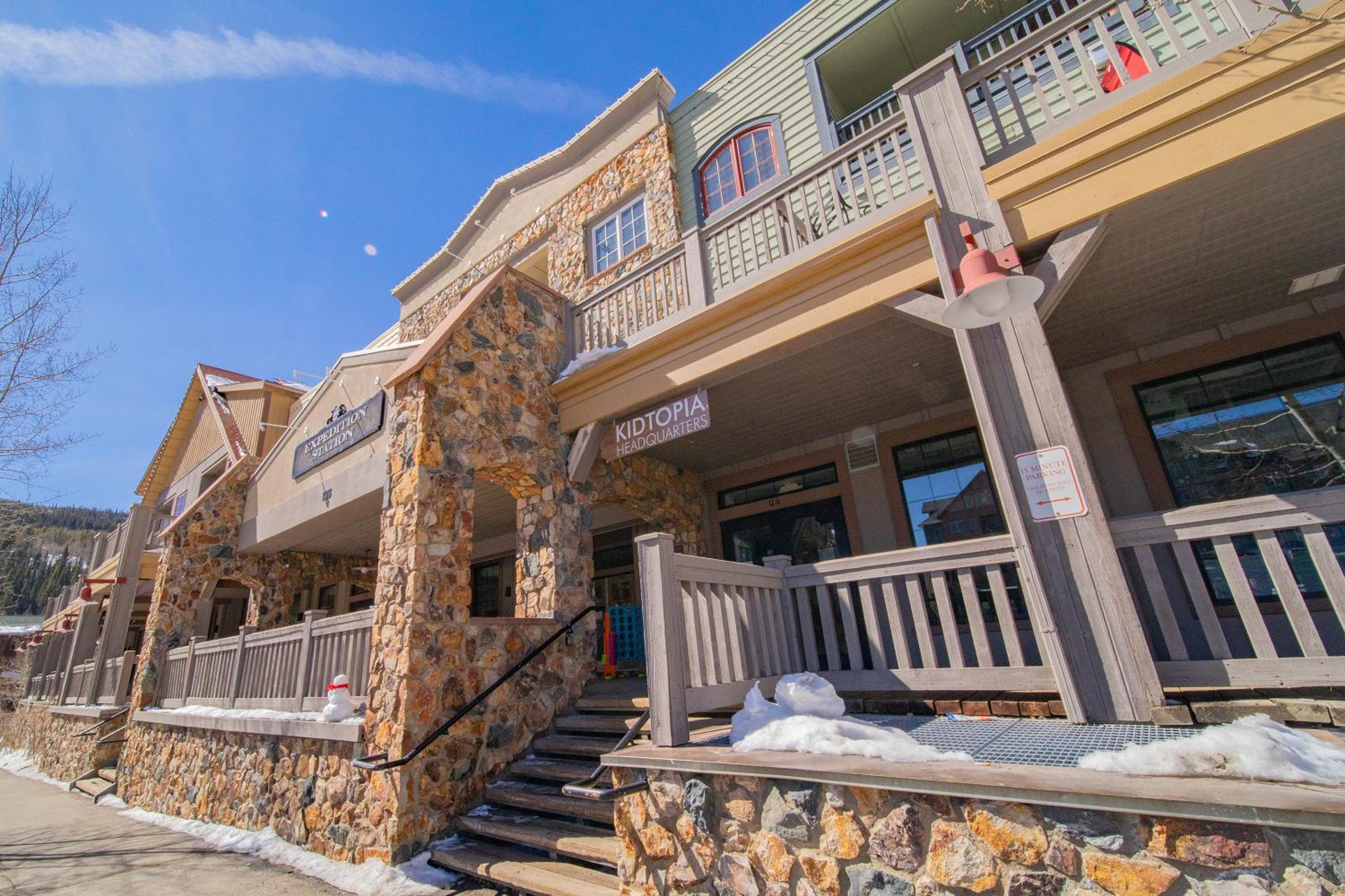 Hotel Expedition Station 8590 by SummitCove Lodging - Image 1