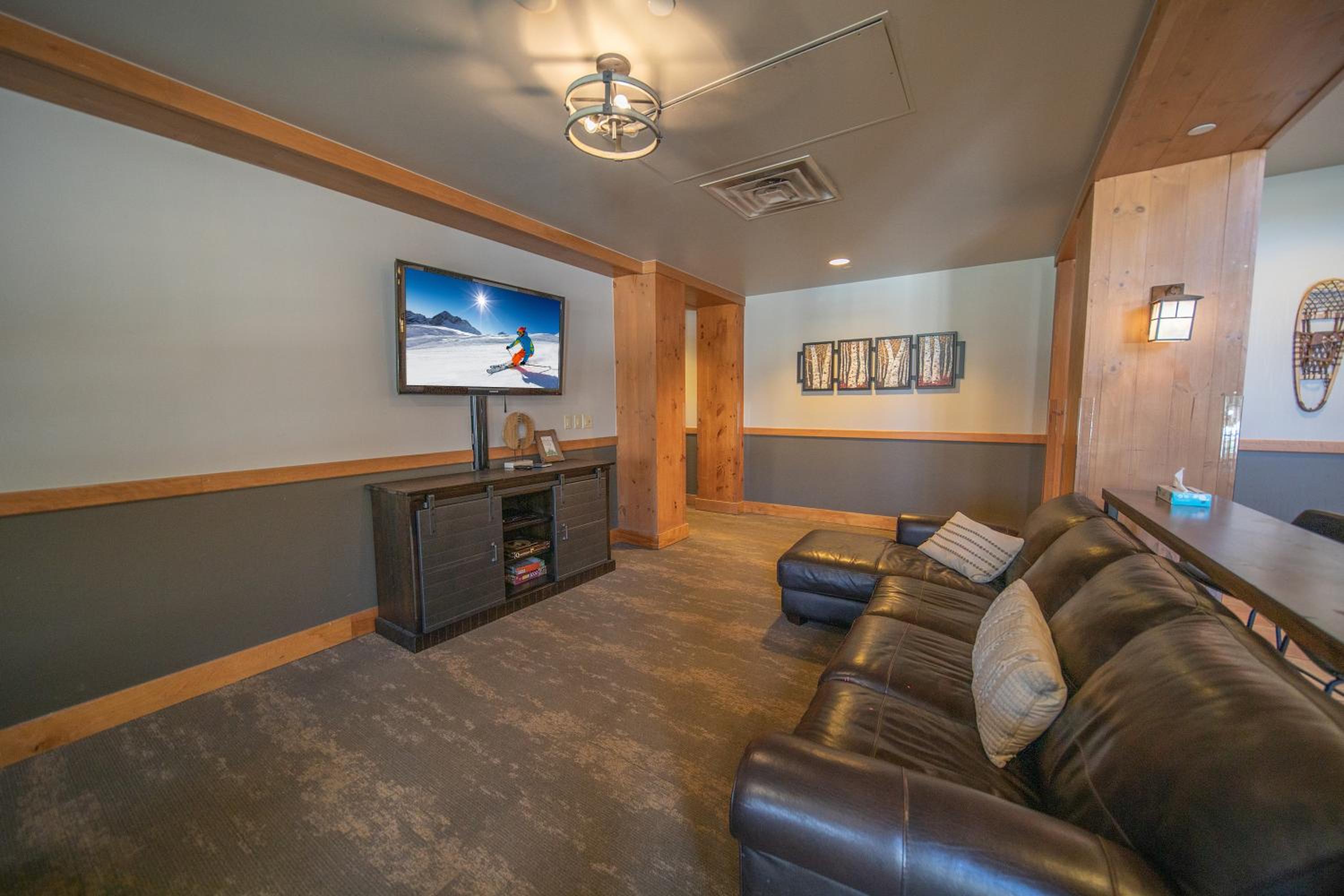 Expedition Station 8590 by SummitCove Lodging