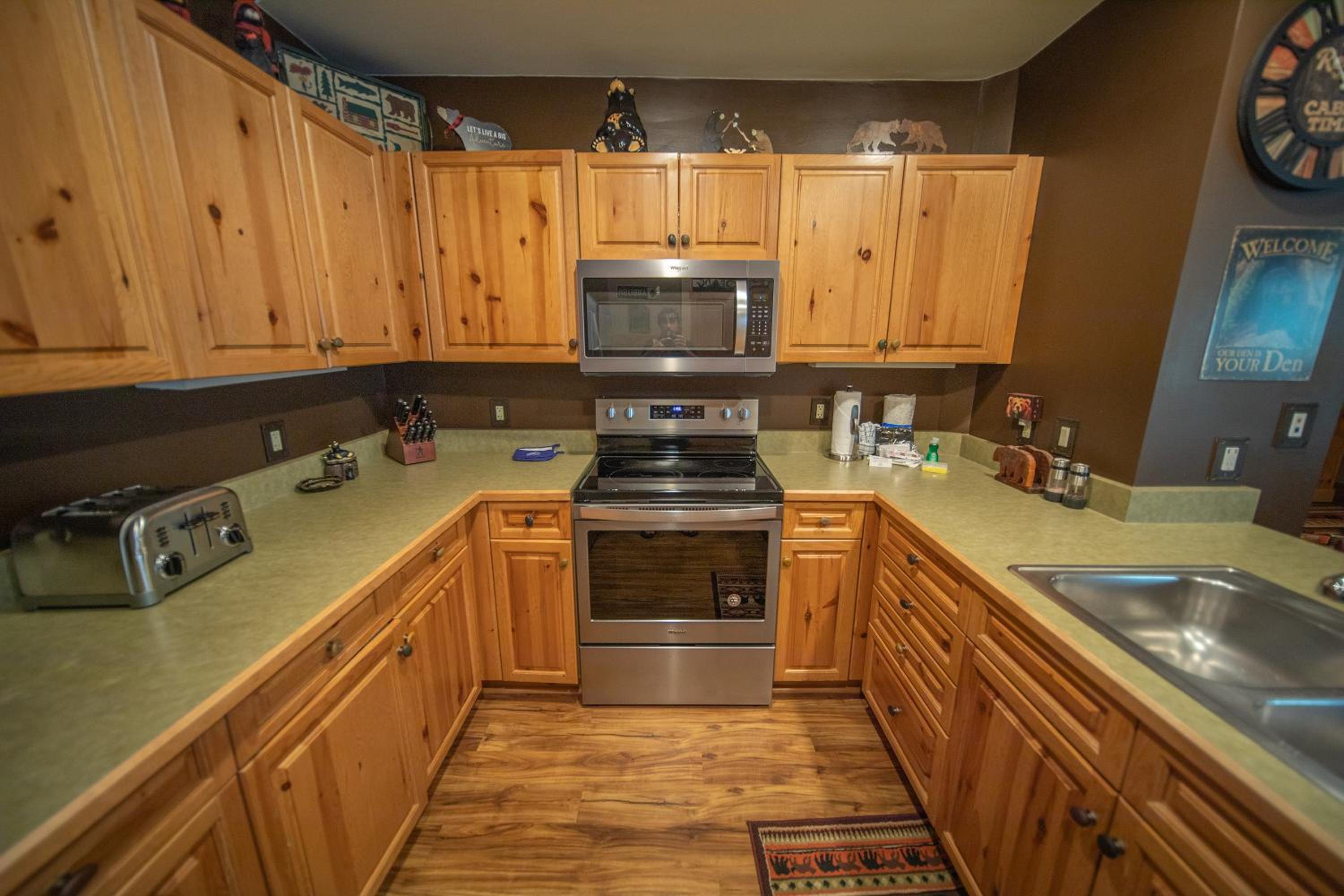 Expedition Station 8590 by SummitCove Lodging