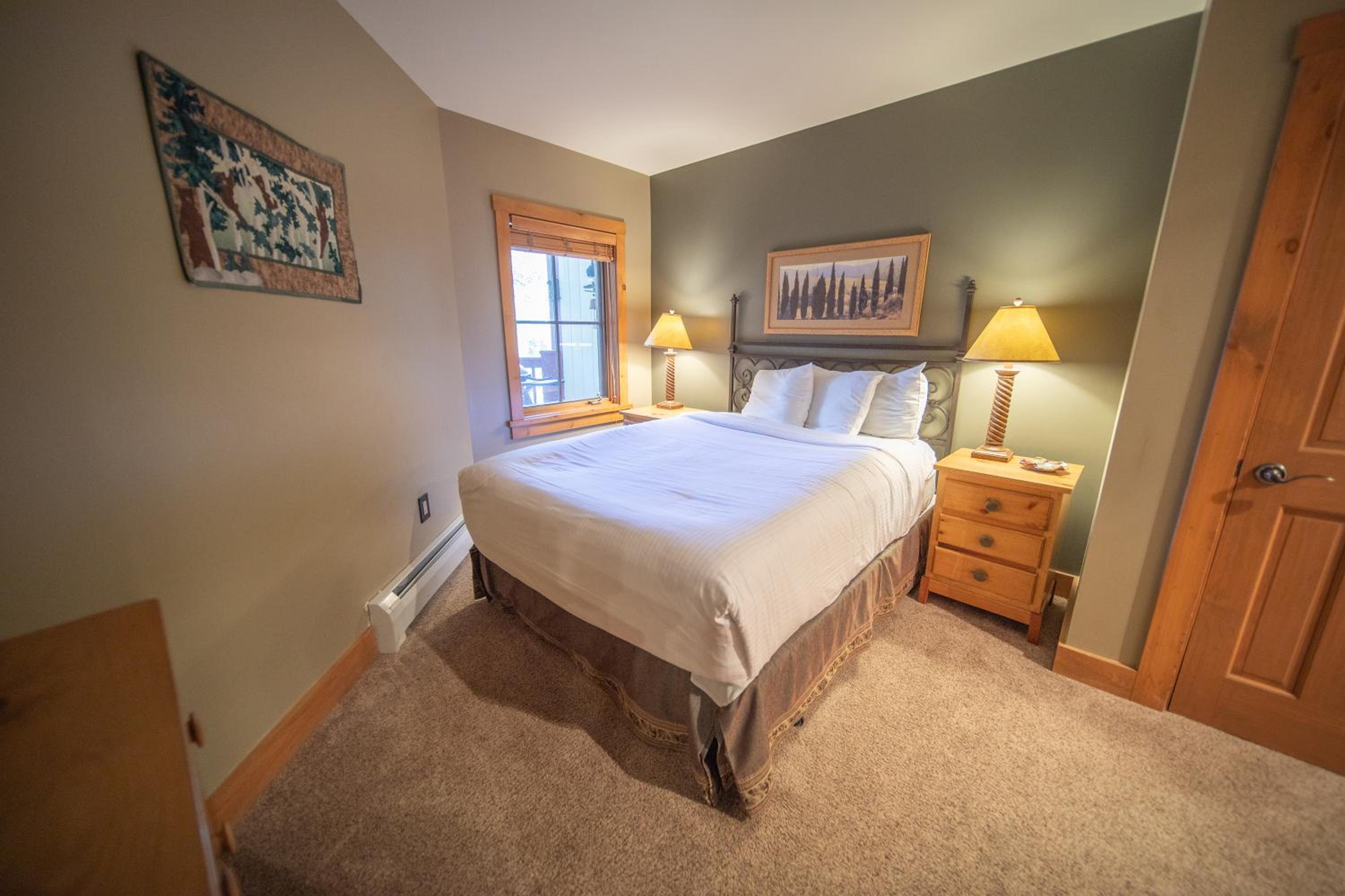 Expedition Station 8590 by SummitCove Lodging