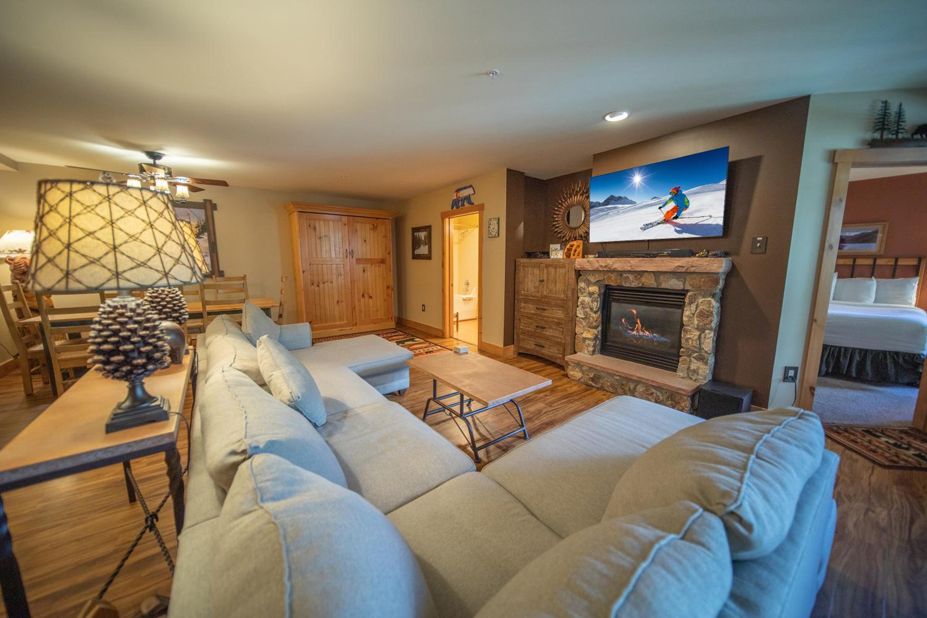 Expedition Station 8590 by SummitCove Lodging