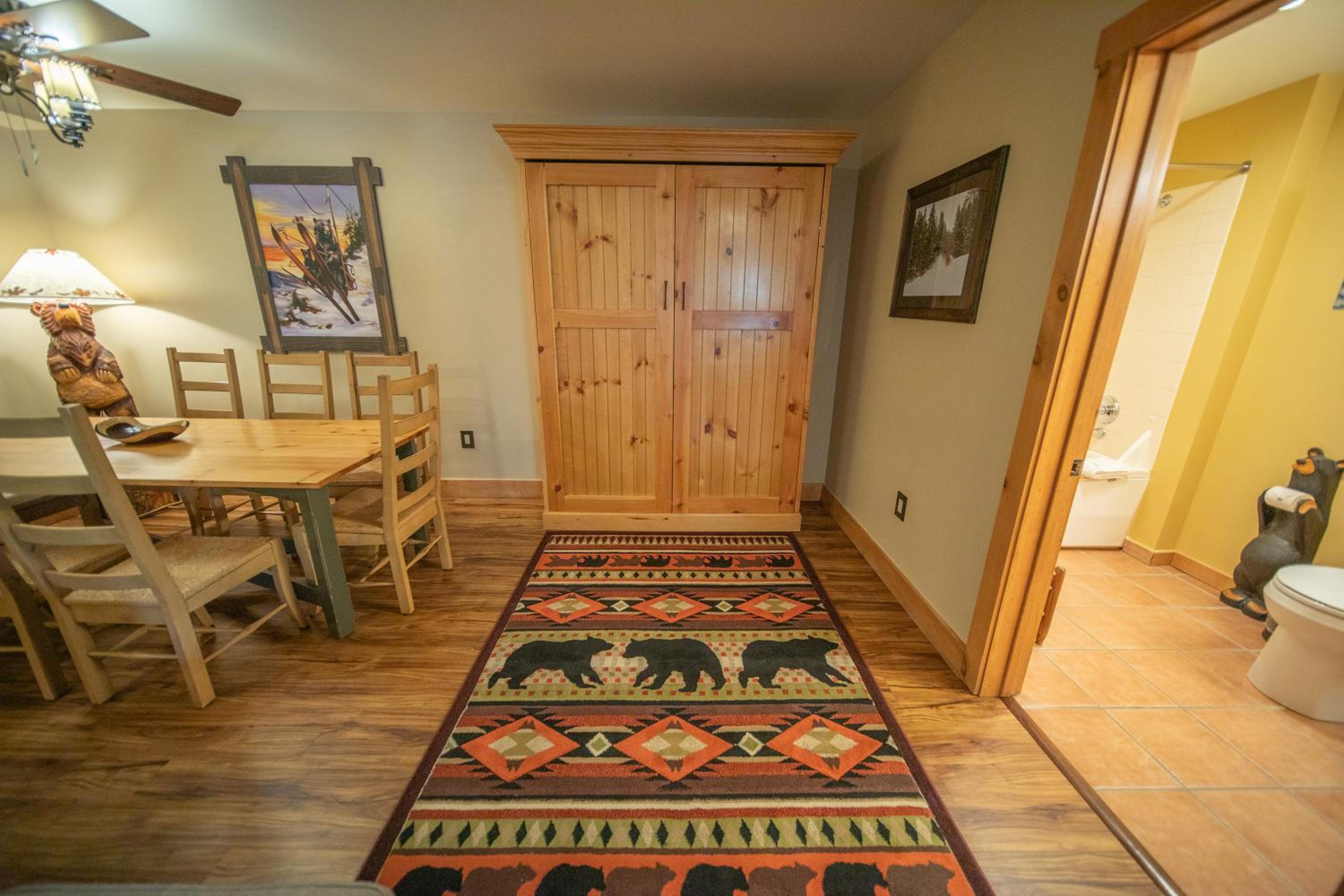 Expedition Station 8590 by SummitCove Lodging