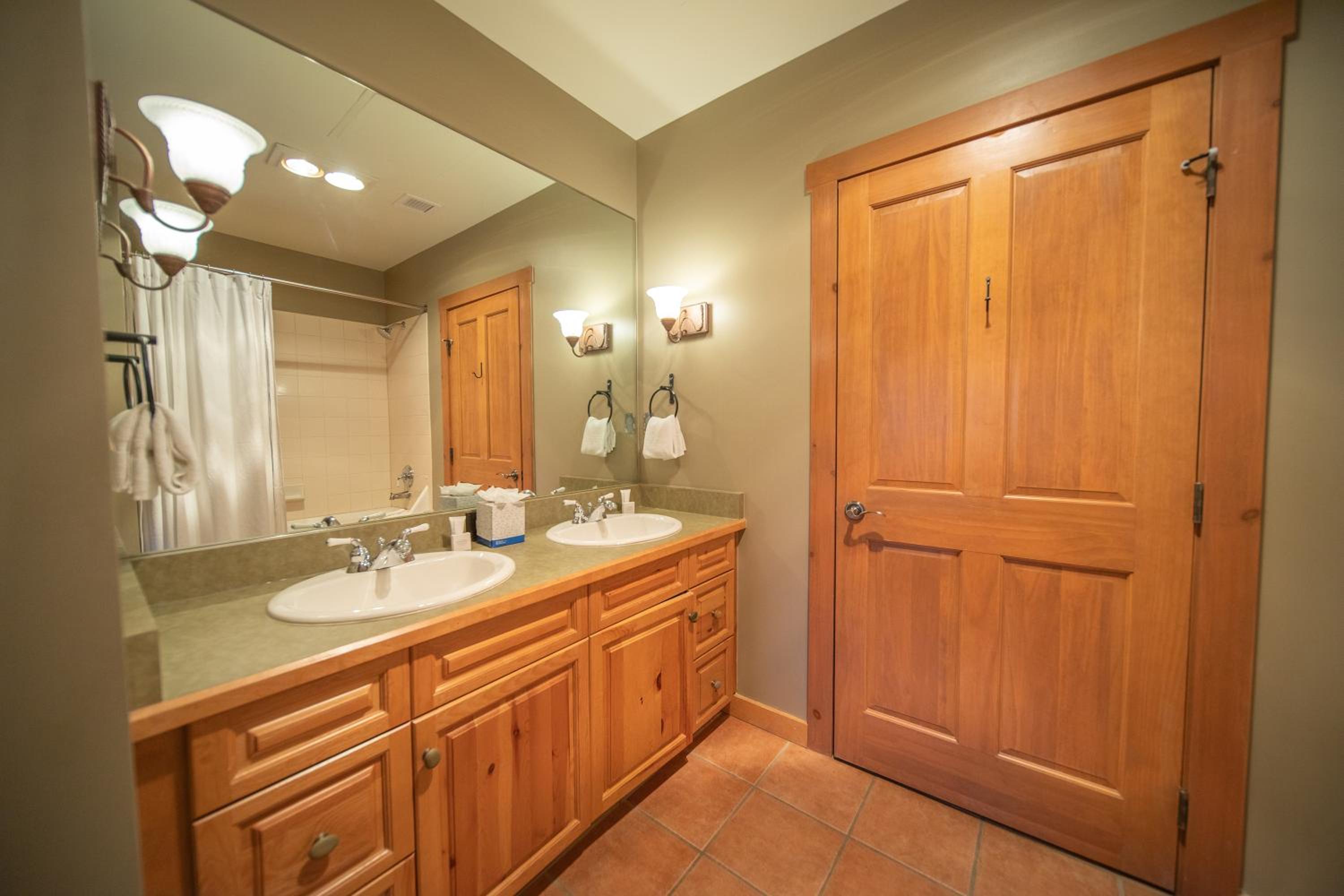 Expedition Station 8590 by SummitCove Lodging