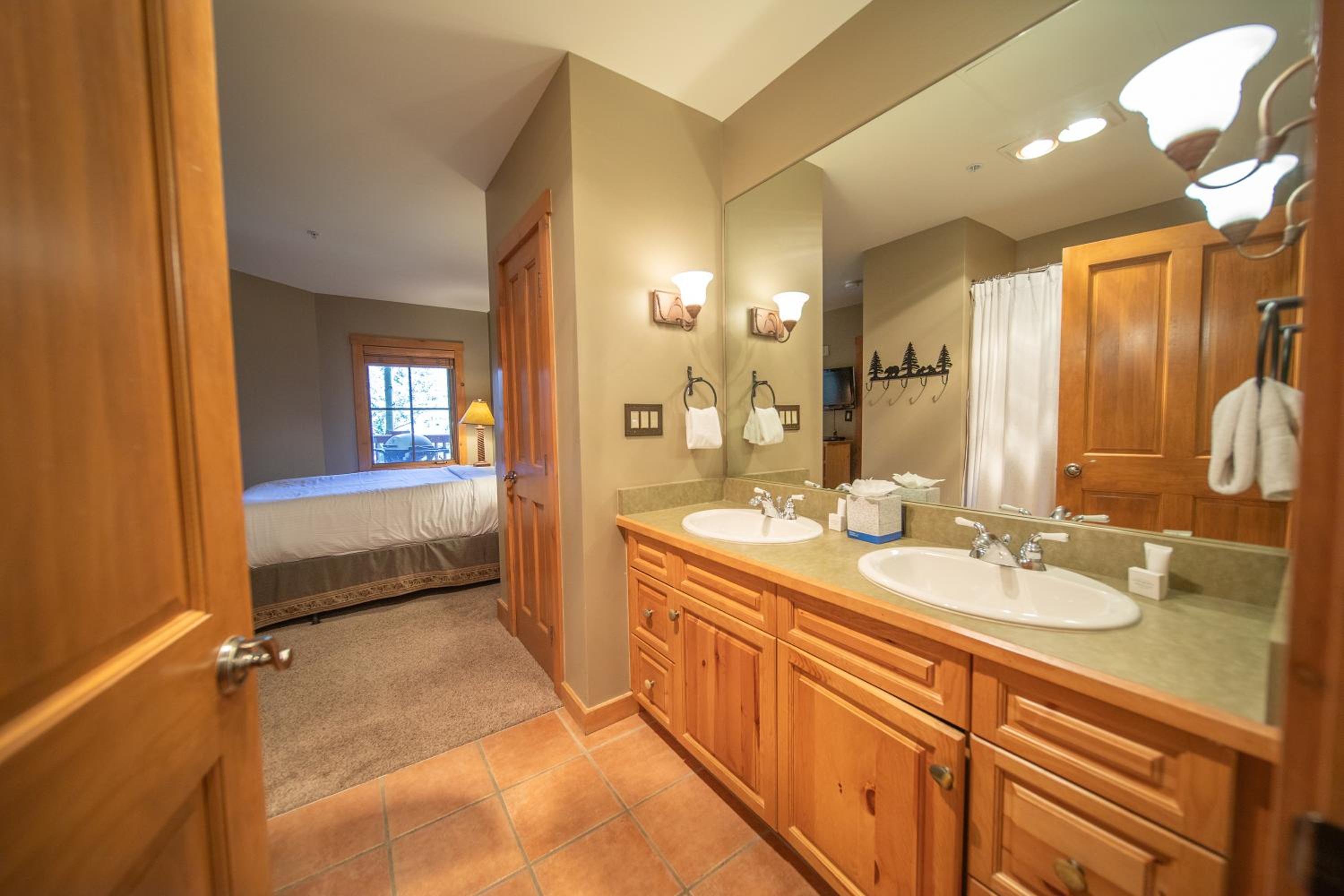 Expedition Station 8590 by SummitCove Lodging