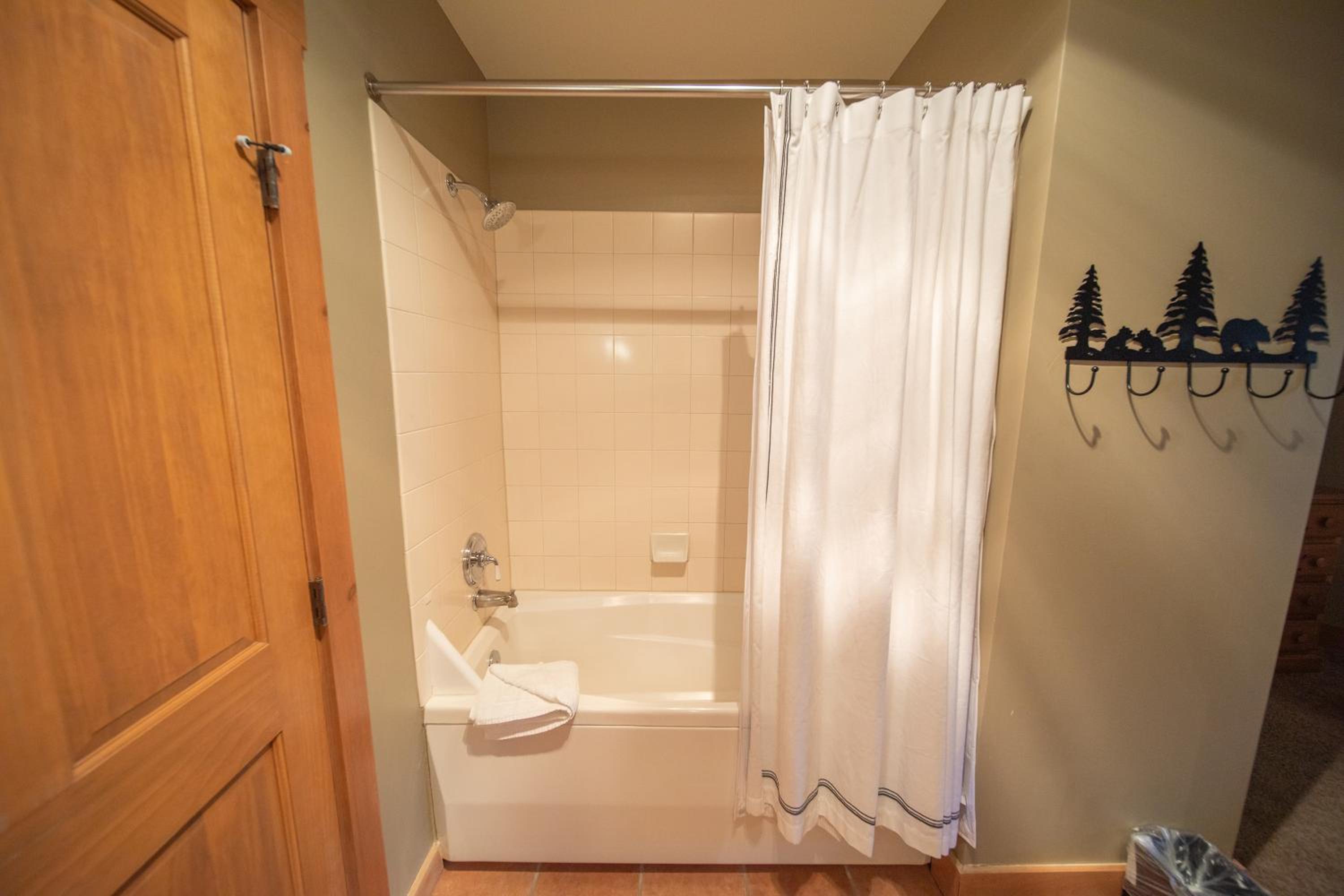 Expedition Station 8590 by SummitCove Lodging