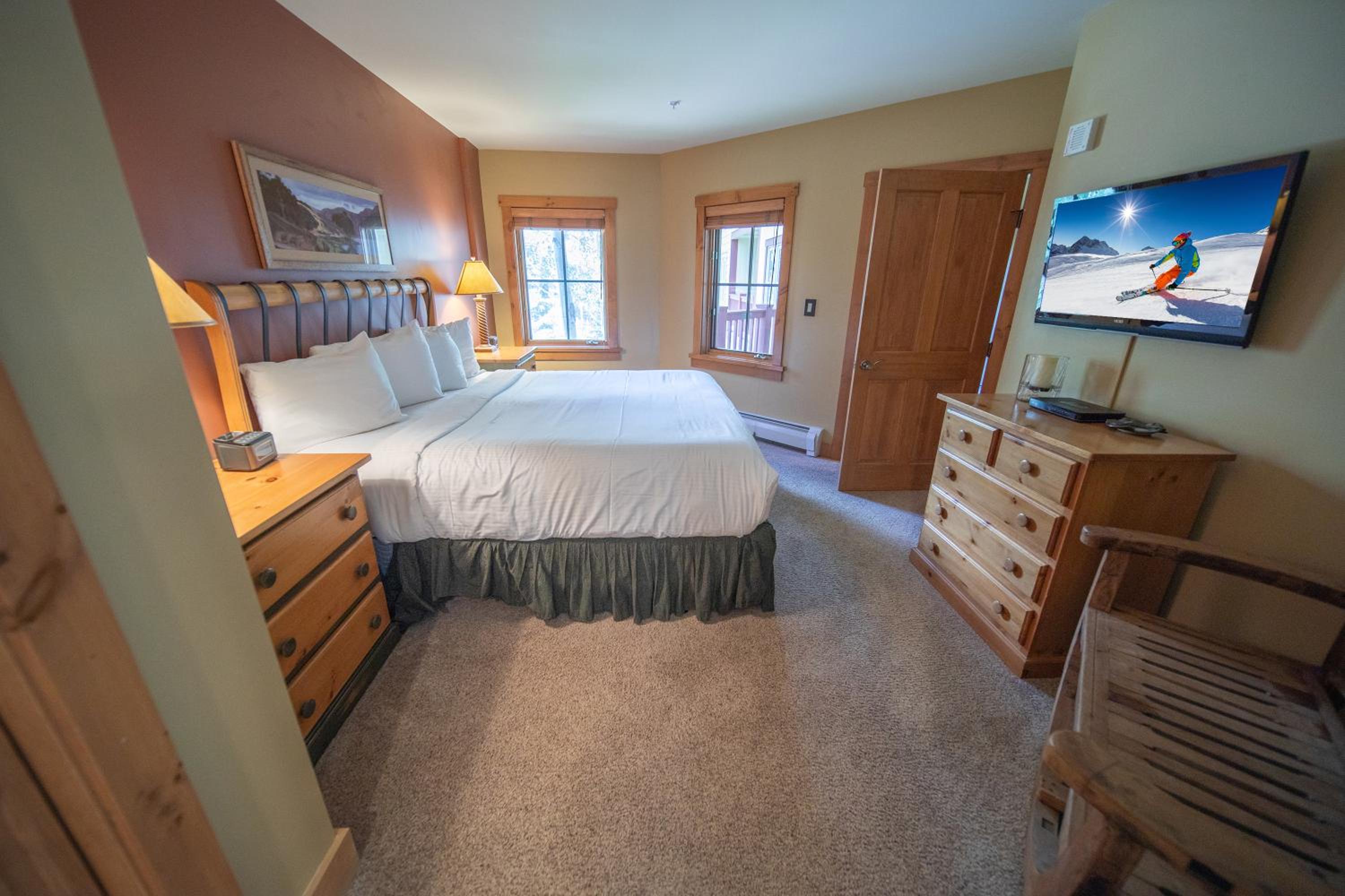 Expedition Station 8590 by SummitCove Lodging