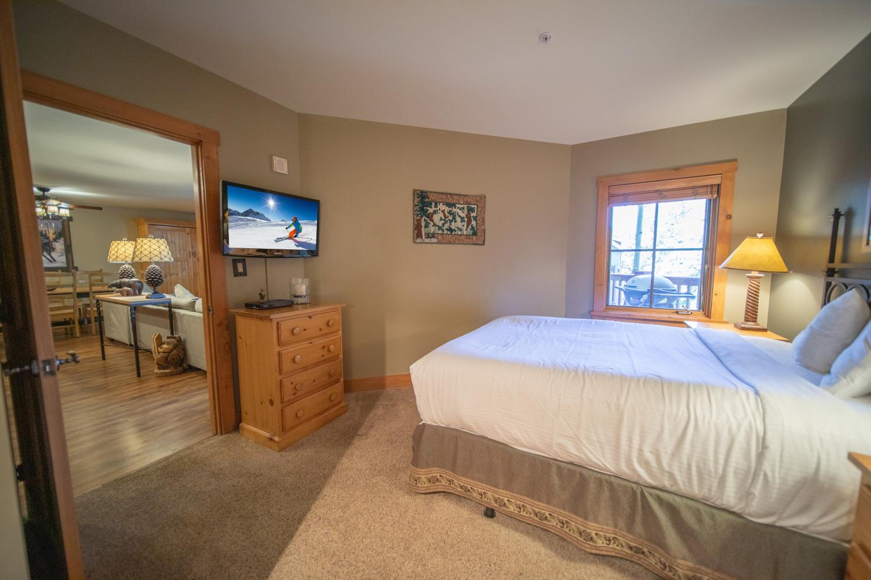 Expedition Station 8590 by SummitCove Lodging