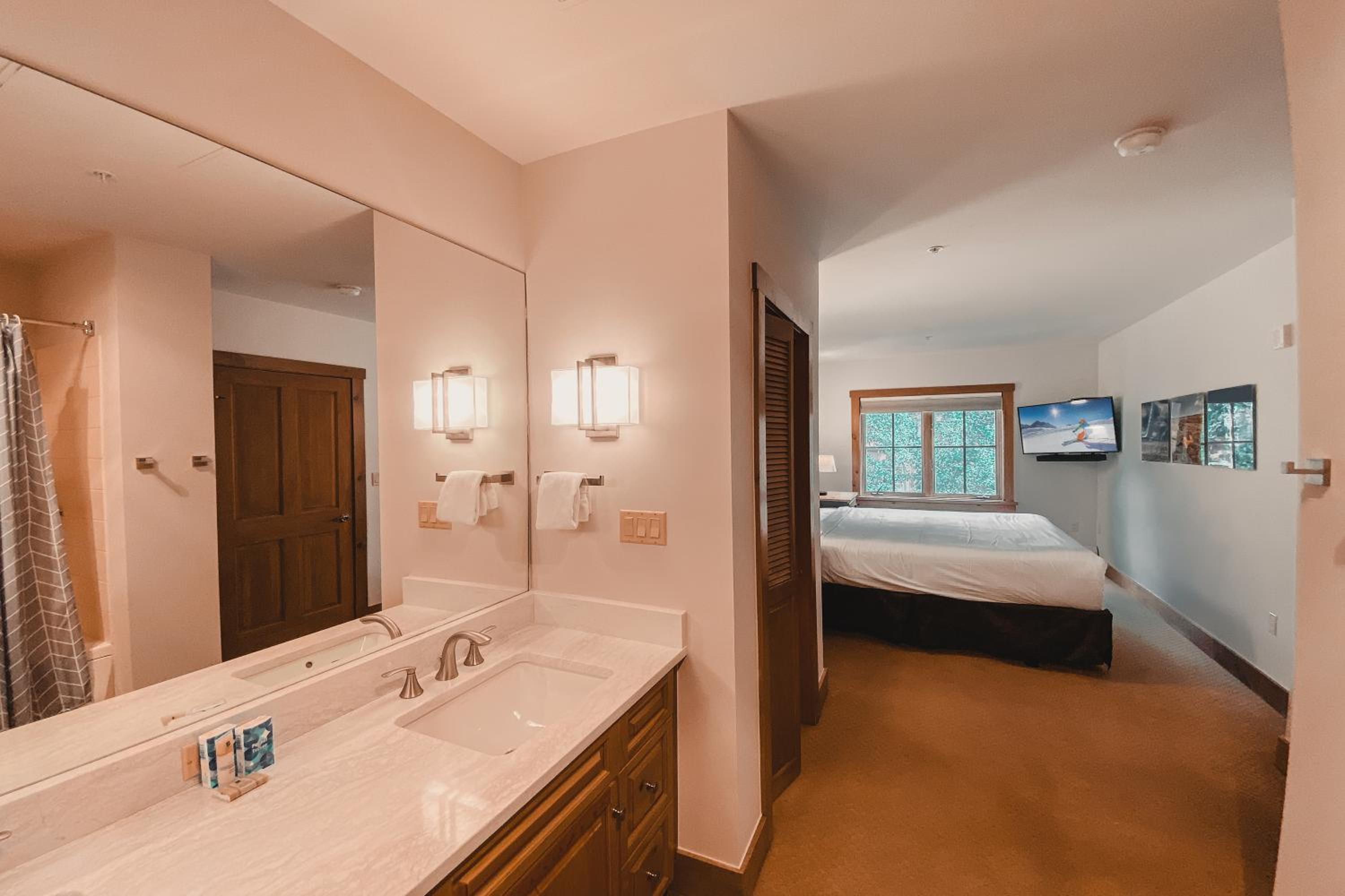 Expedition Station 8607 by SummitCove Lodging