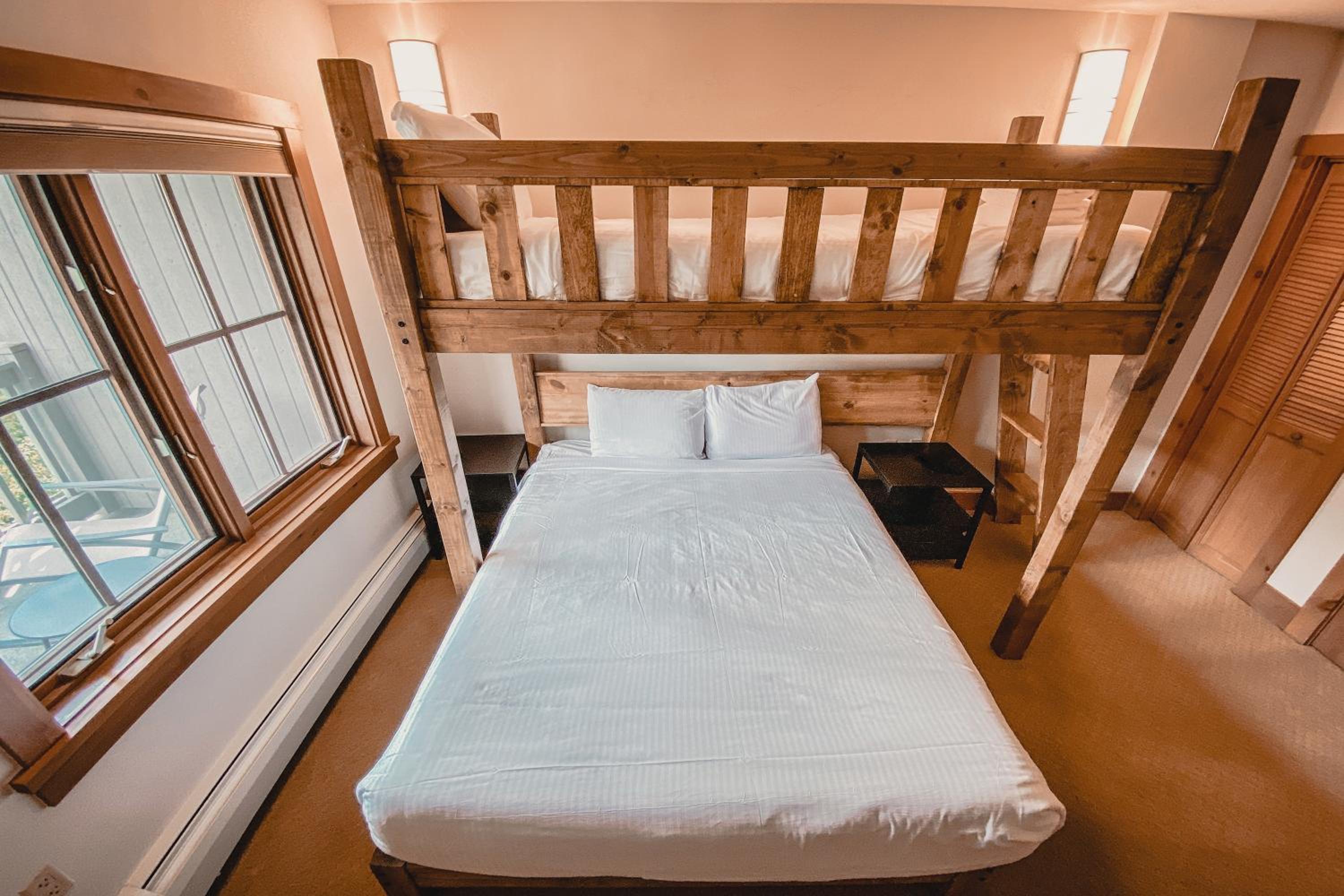 Expedition Station 8607 by SummitCove Lodging