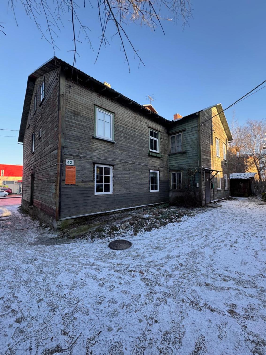 Ally simple Cozy Studio Juhkentali 42 Tallinn near city centre airport next to bus station view 5