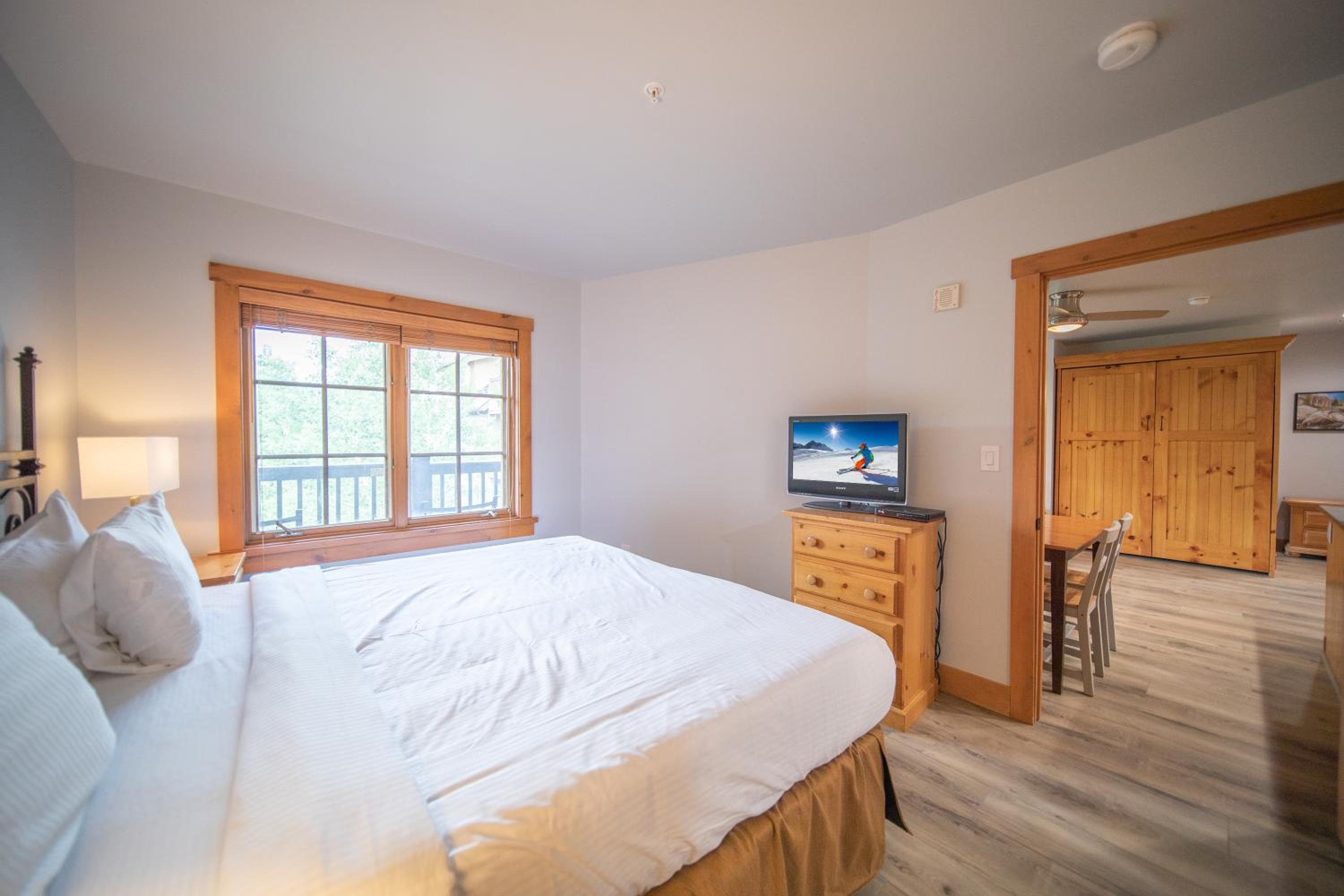 Expedition Station 8614 by SummitCove Lodging