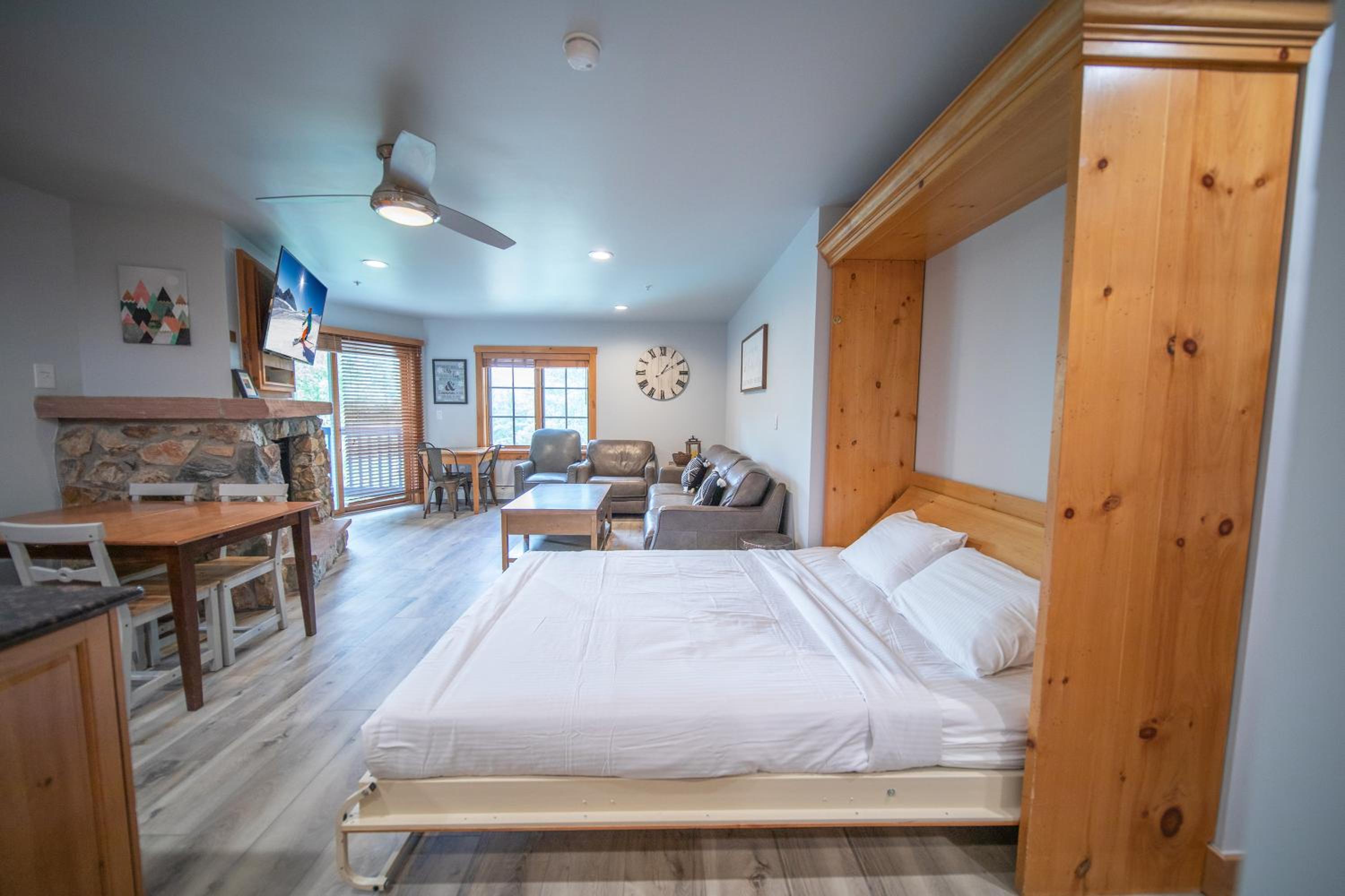 Expedition Station 8614 by SummitCove Lodging