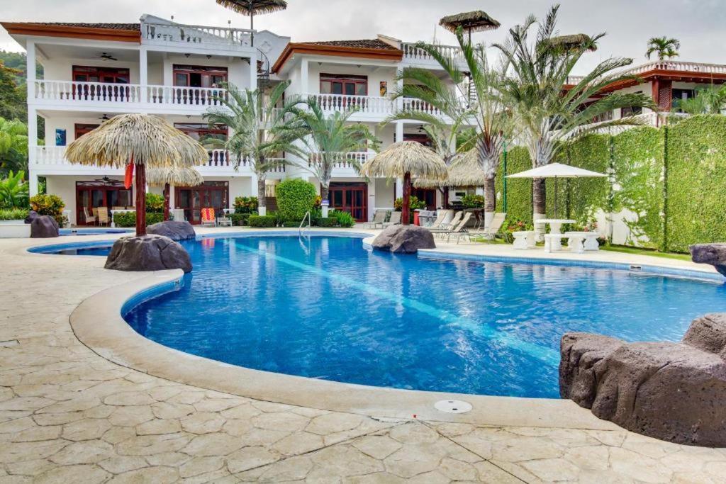 La Paloma Blanca B4