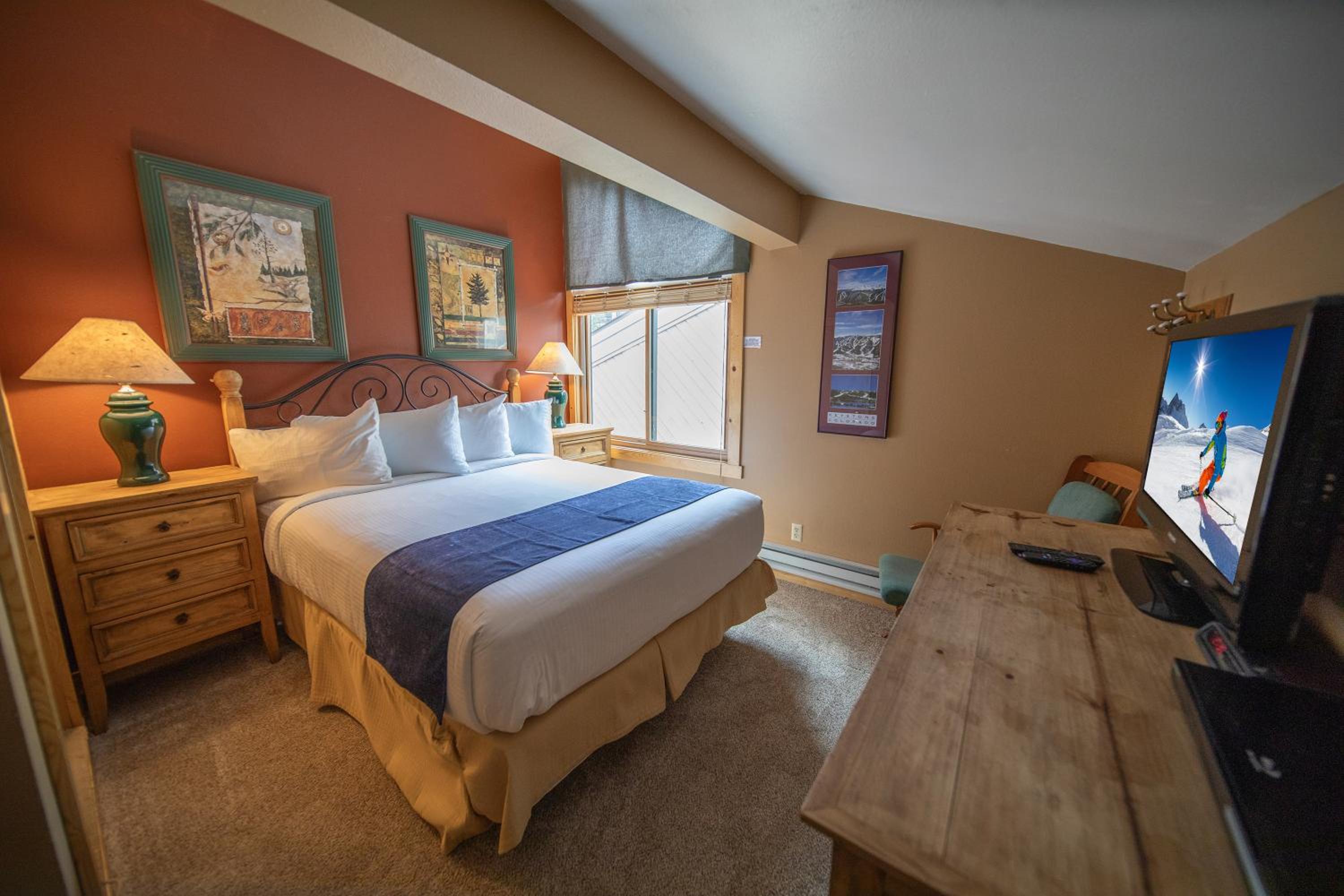 Flying Dutchman 1126 by SummitCove Lodging