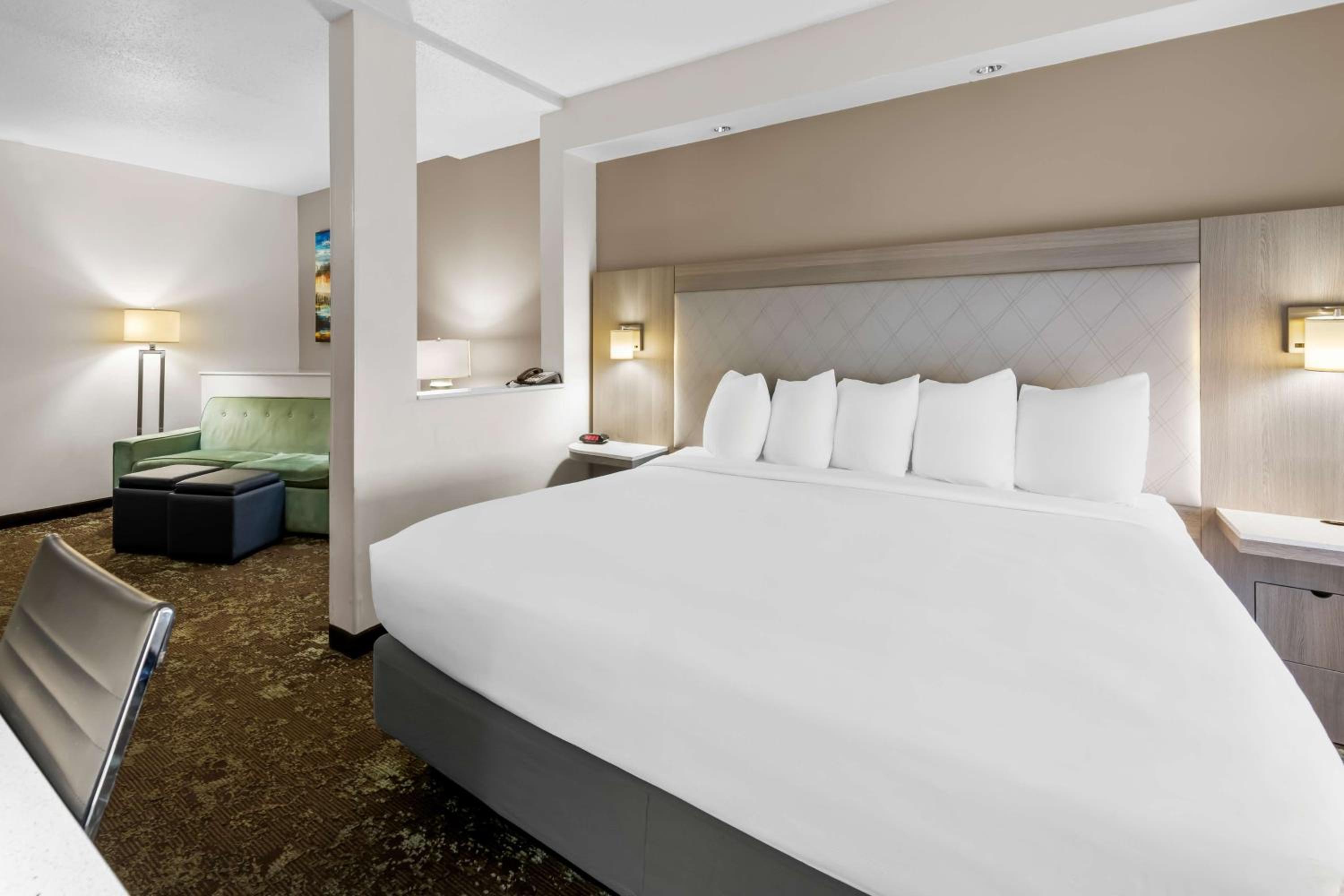 Kansas City Vacations - Best Western Worlds Of Fun - Property Image 12