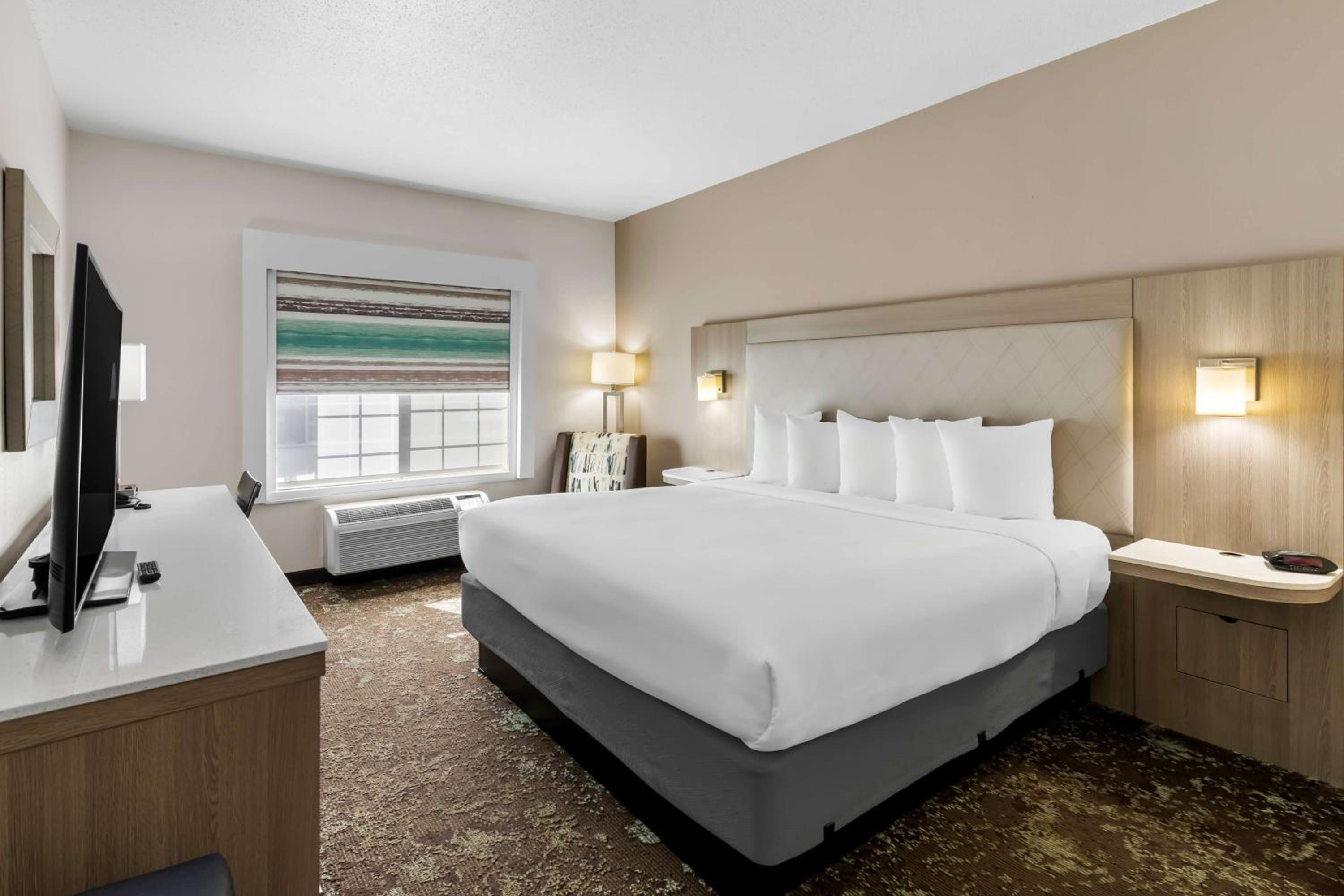 Kansas City Vacations - Best Western Worlds Of Fun - Property Image 7