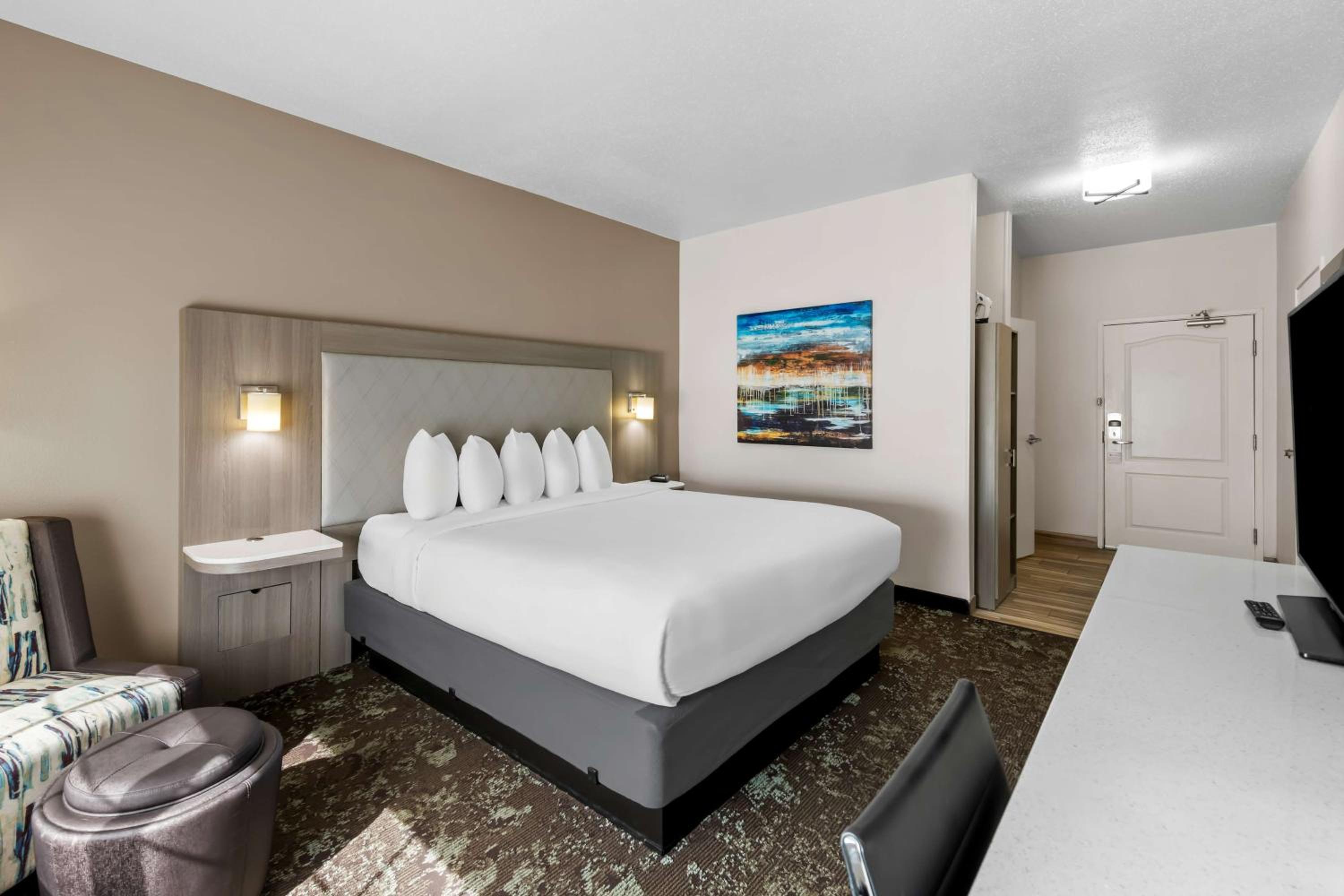 Kansas City Vacations - Best Western Worlds Of Fun - Property Image 8
