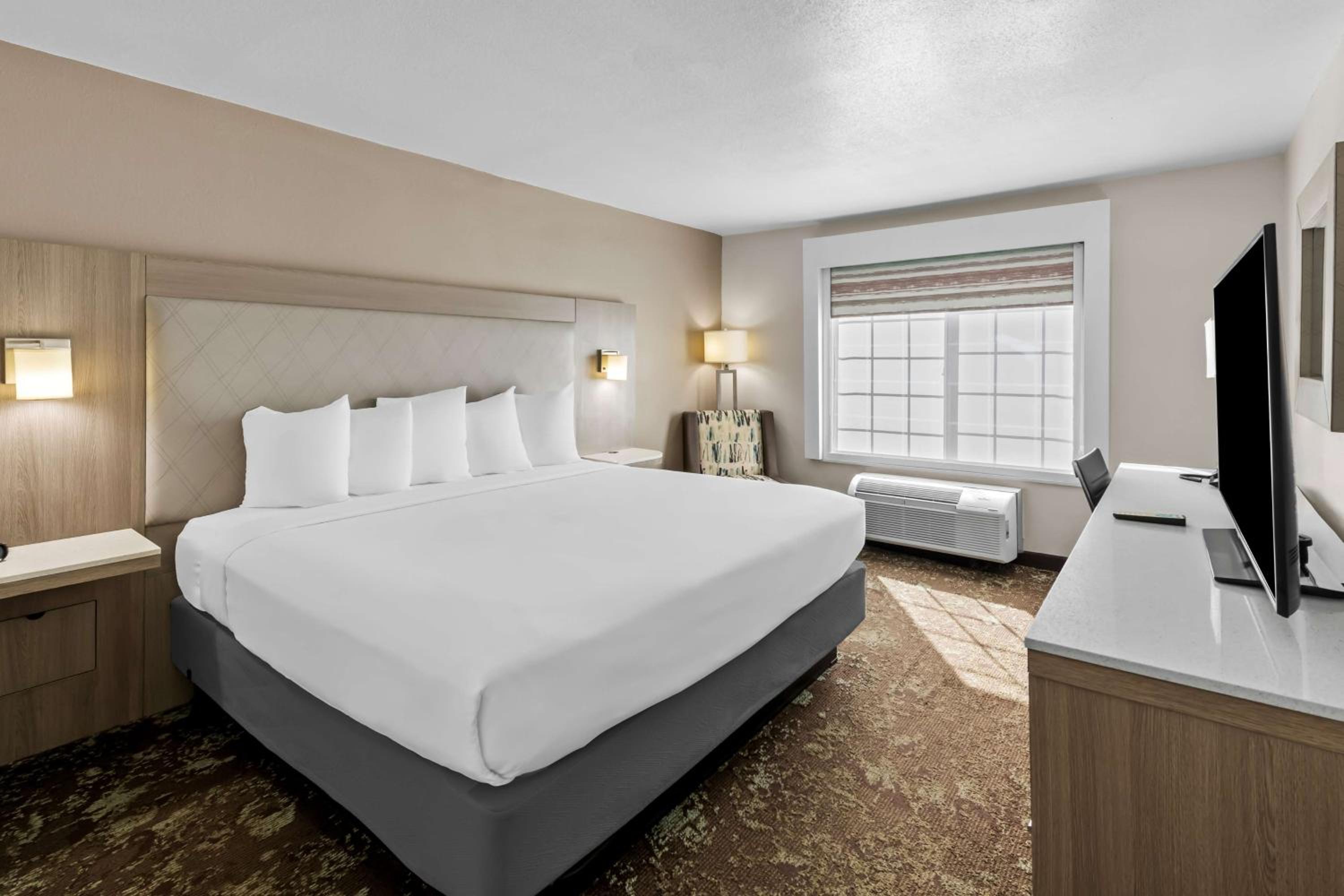 Kansas City Vacations - Best Western Worlds Of Fun - Property Image 1