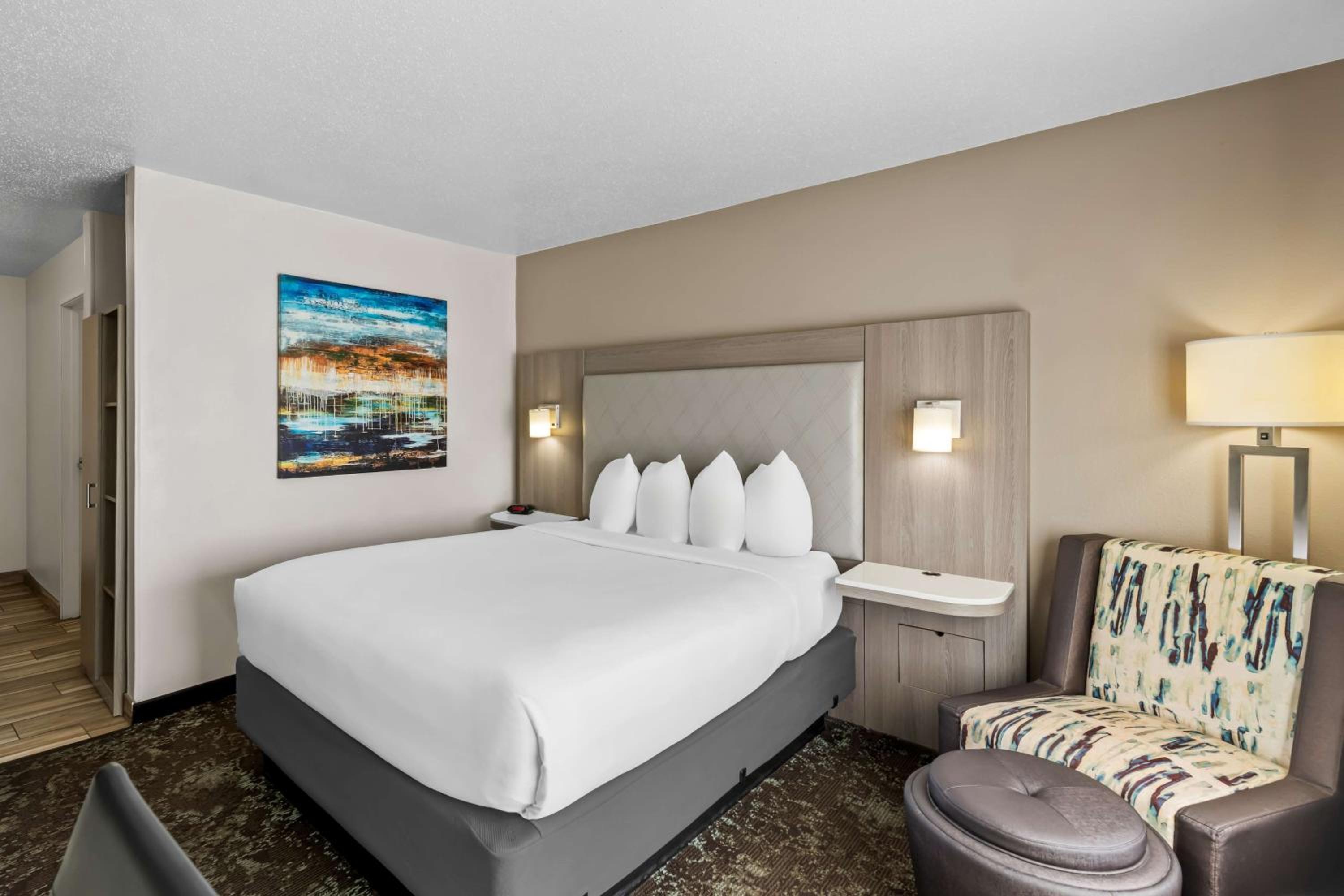 Kansas City Vacations - Best Western Worlds Of Fun - Property Image 18