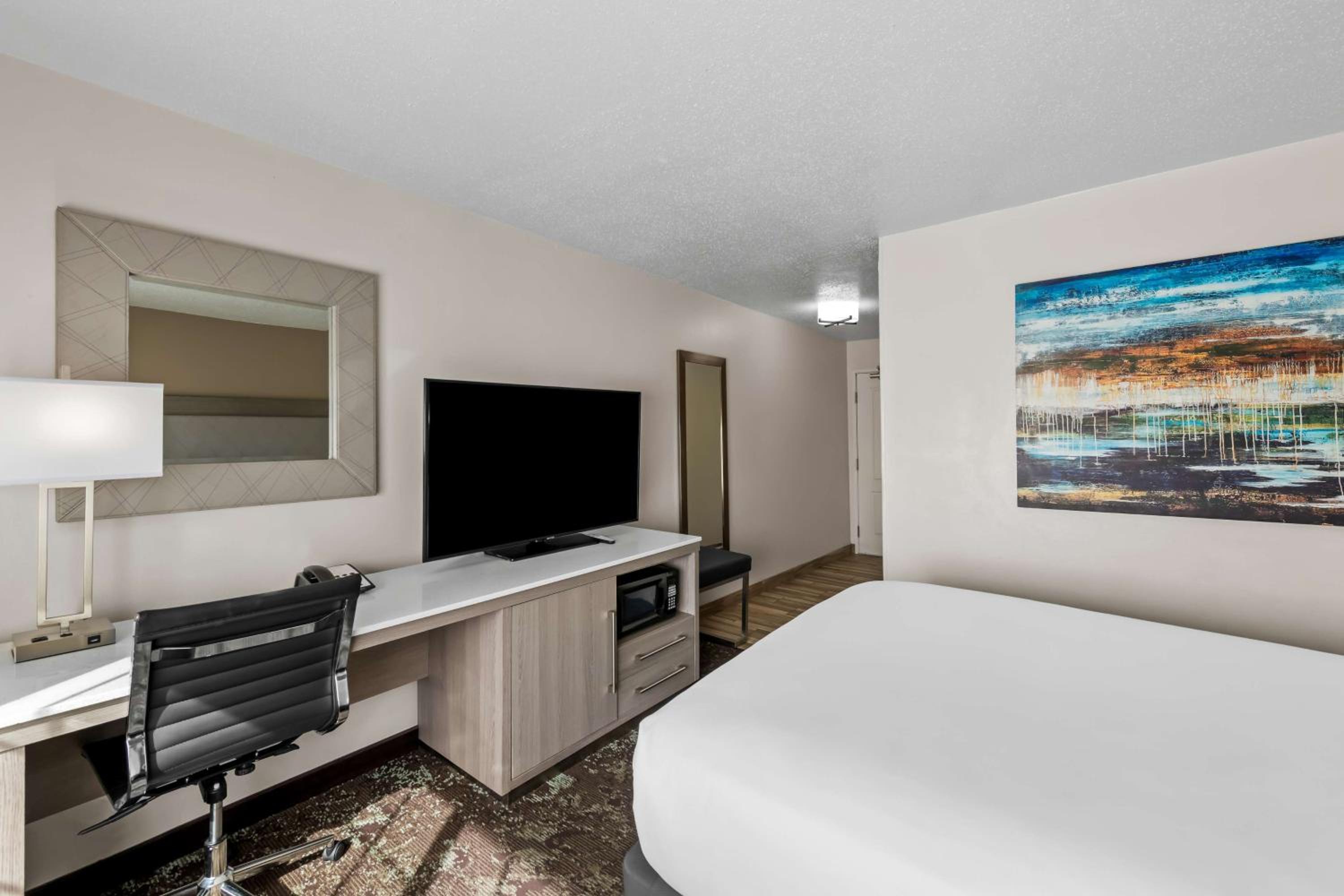 Kansas City Vacations - Best Western Worlds Of Fun - Property Image 19