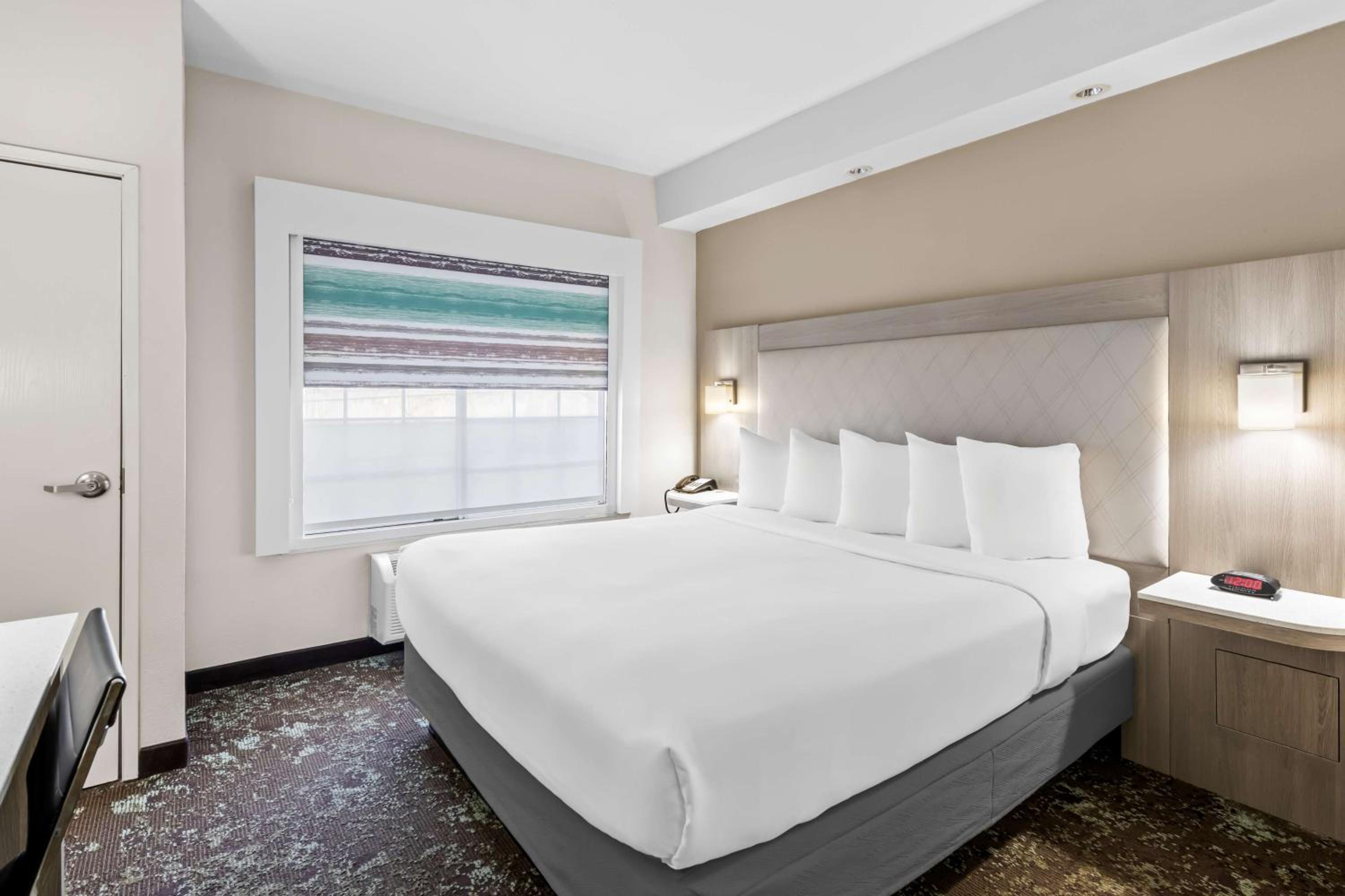 Kansas City Vacations - Best Western Worlds Of Fun - Property Image 39