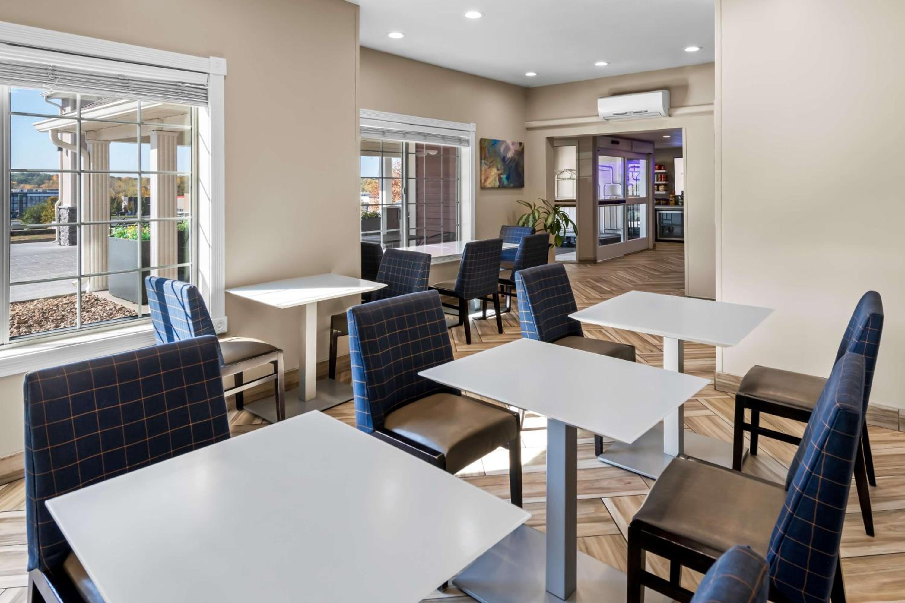Kansas City Vacations - Best Western Worlds Of Fun - Property Image 36