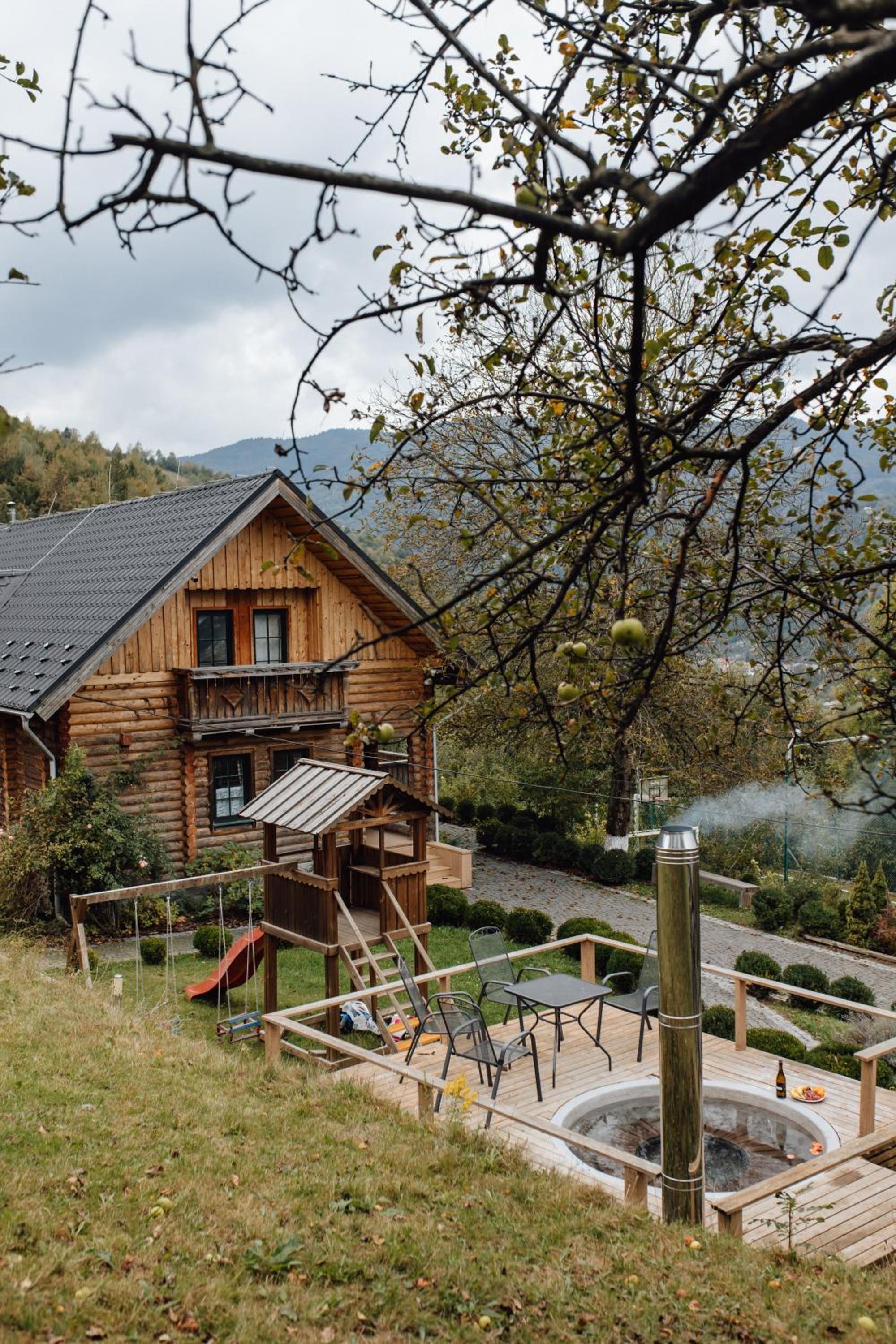Rakhiv House view 3