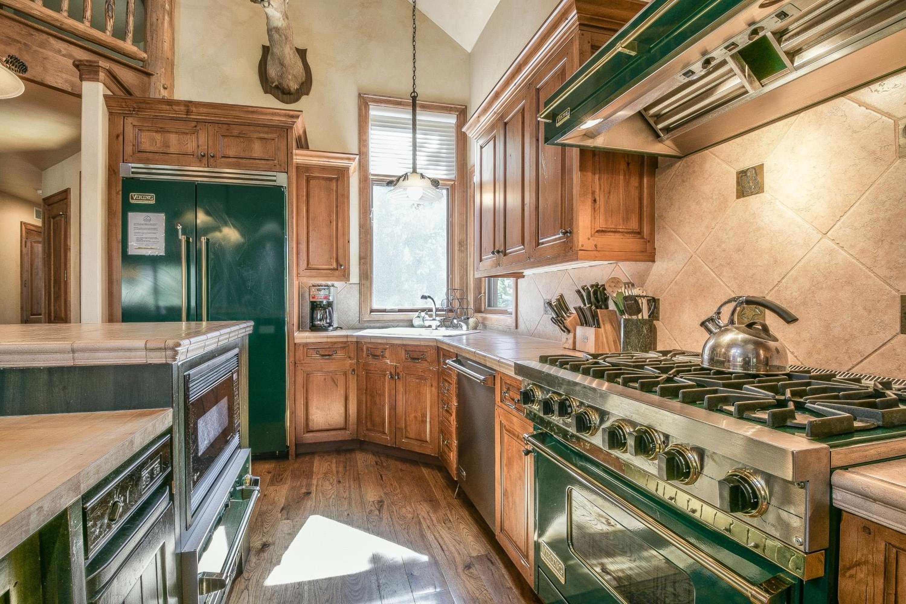 Goldenrod Home 7 by SummitCove Lodging