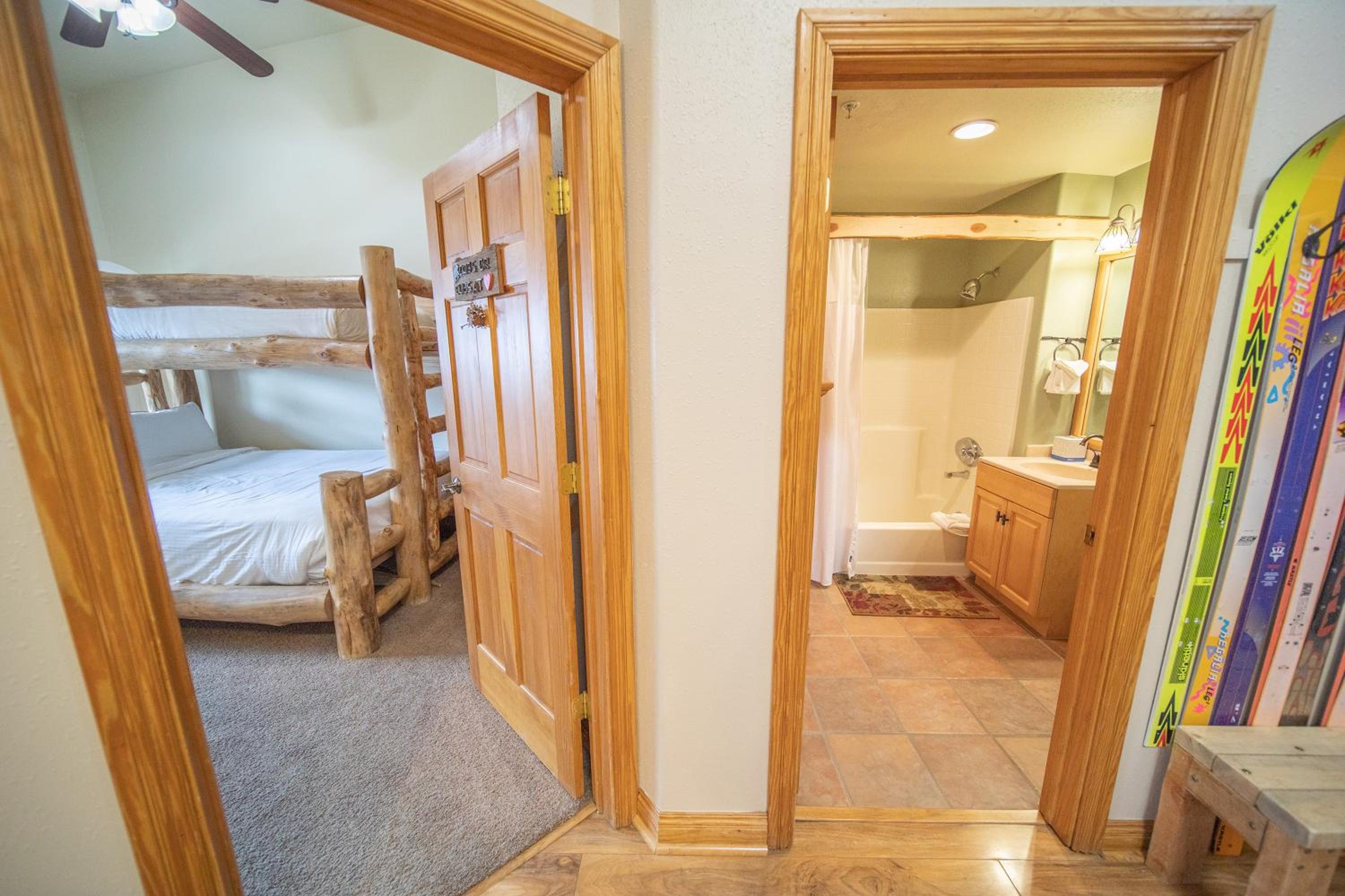 Hidden River Lodge 5977 by SummitCove Lodging
