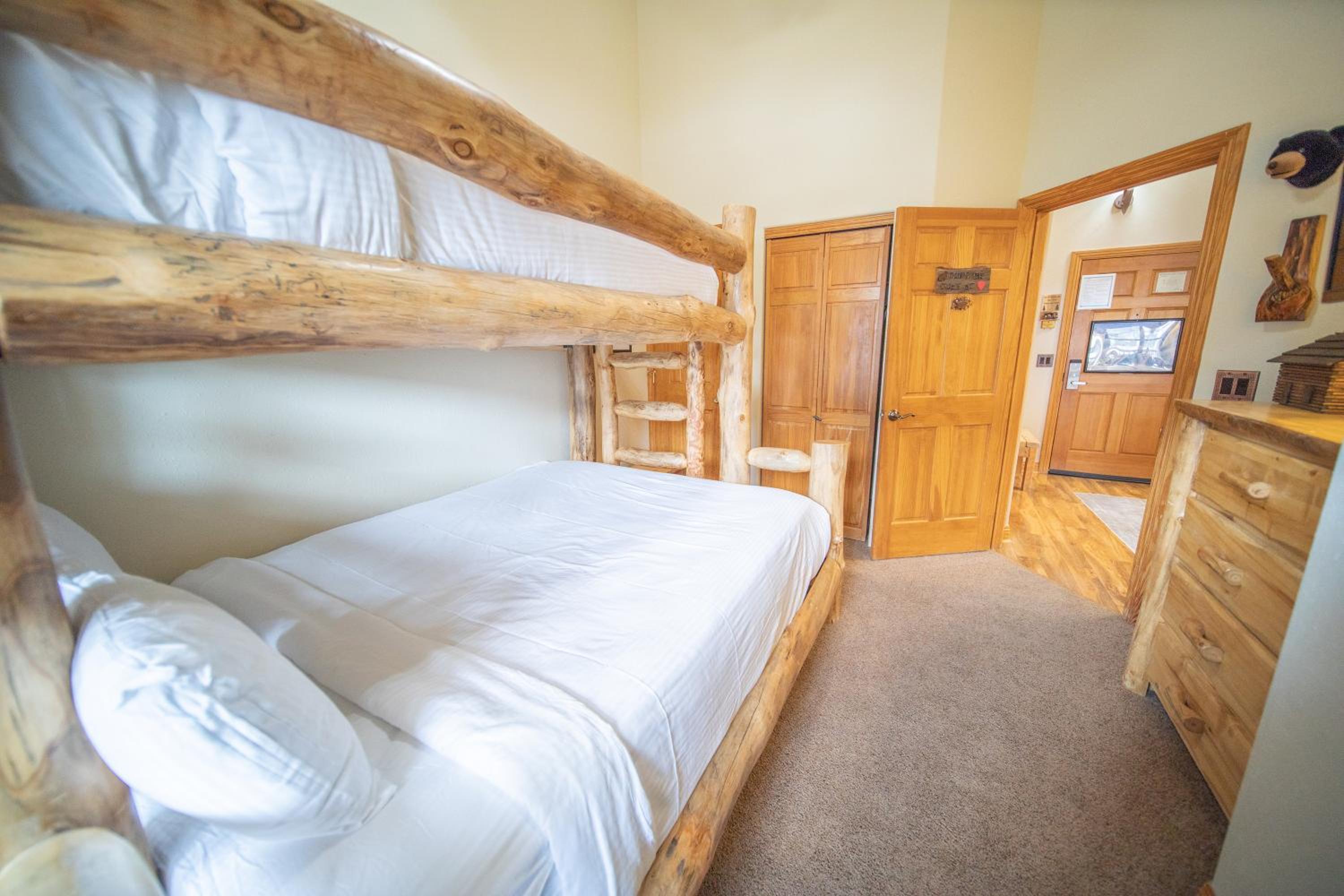 Hidden River Lodge 5977 by SummitCove Lodging