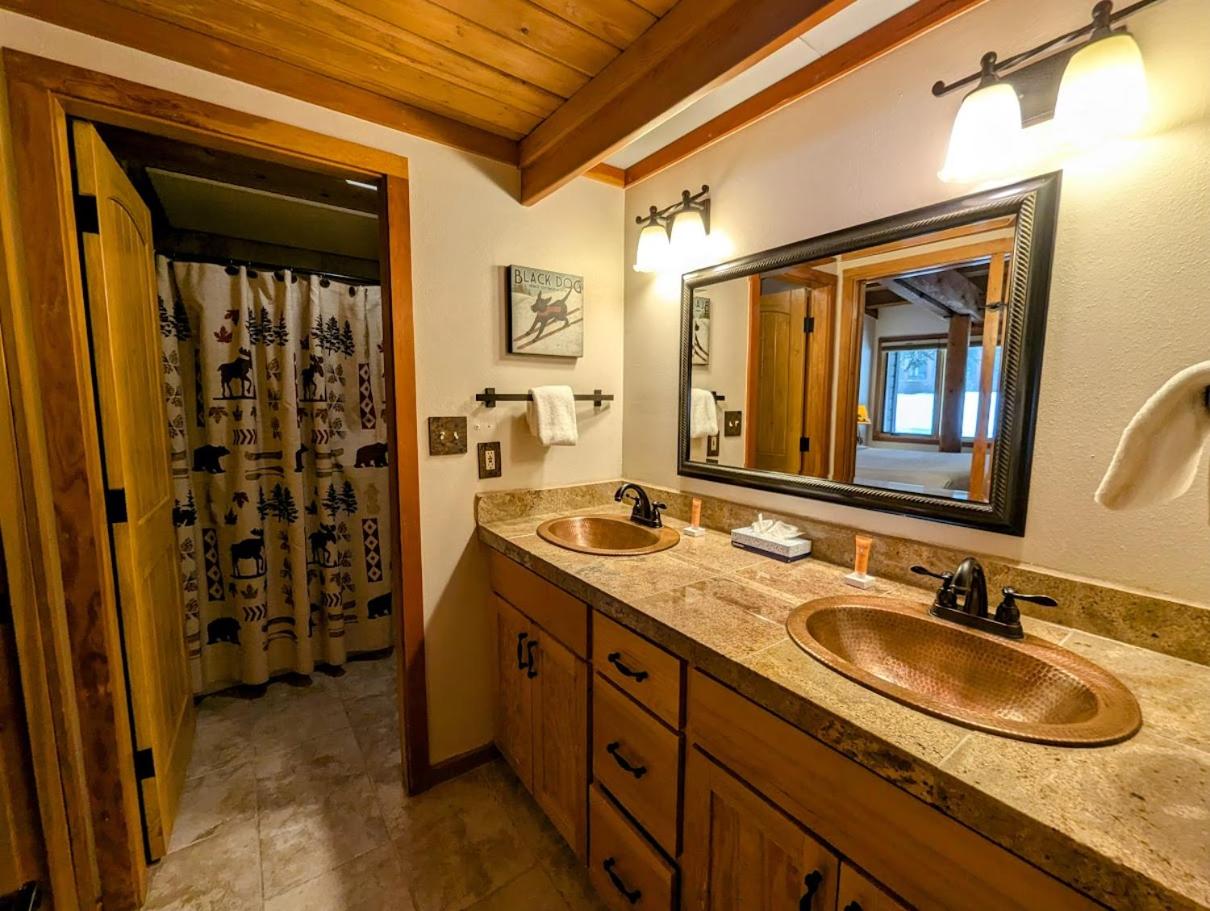 Homestead 2031 by SummitCove Lodging