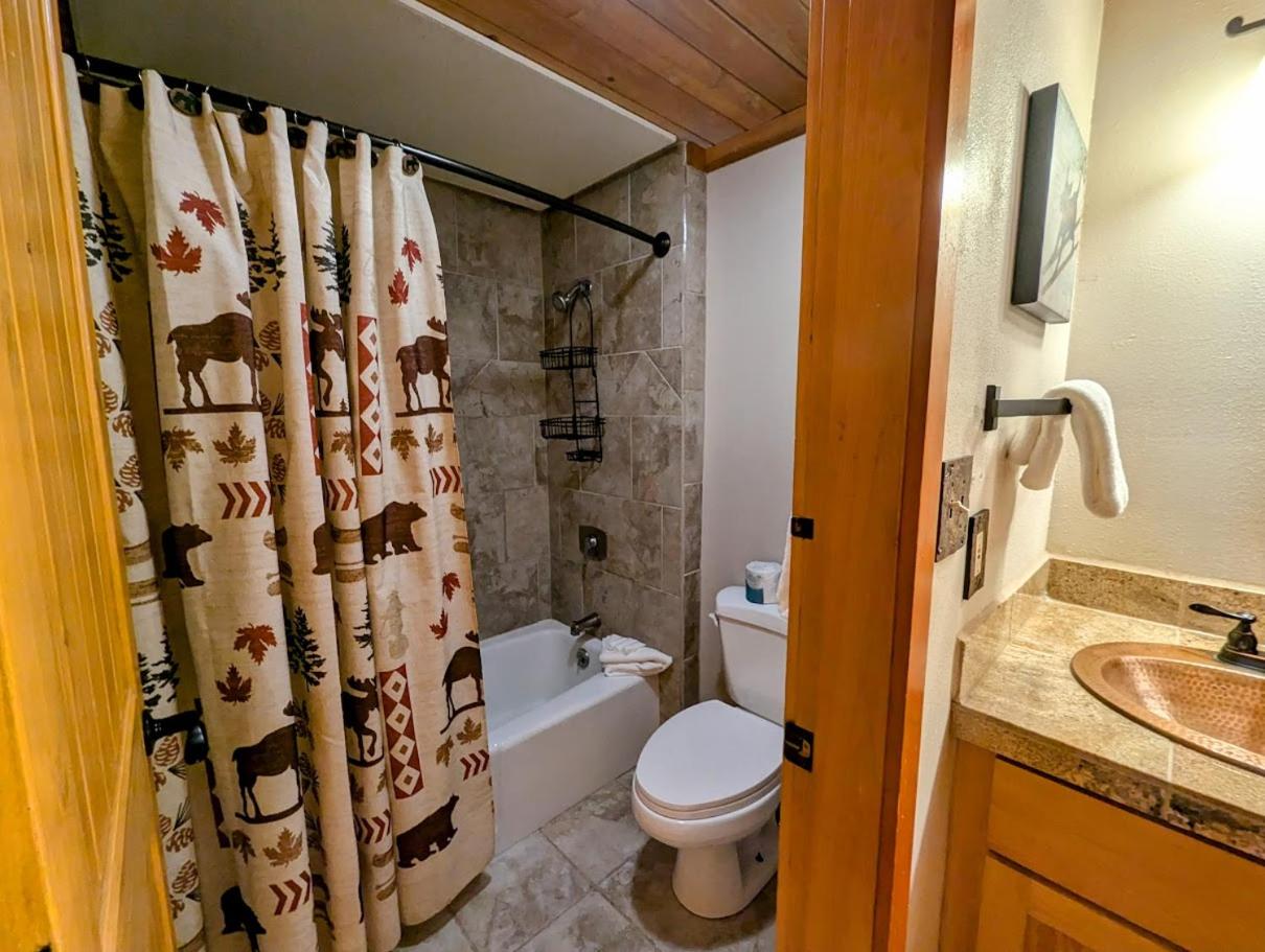 Homestead 2031 by SummitCove Lodging