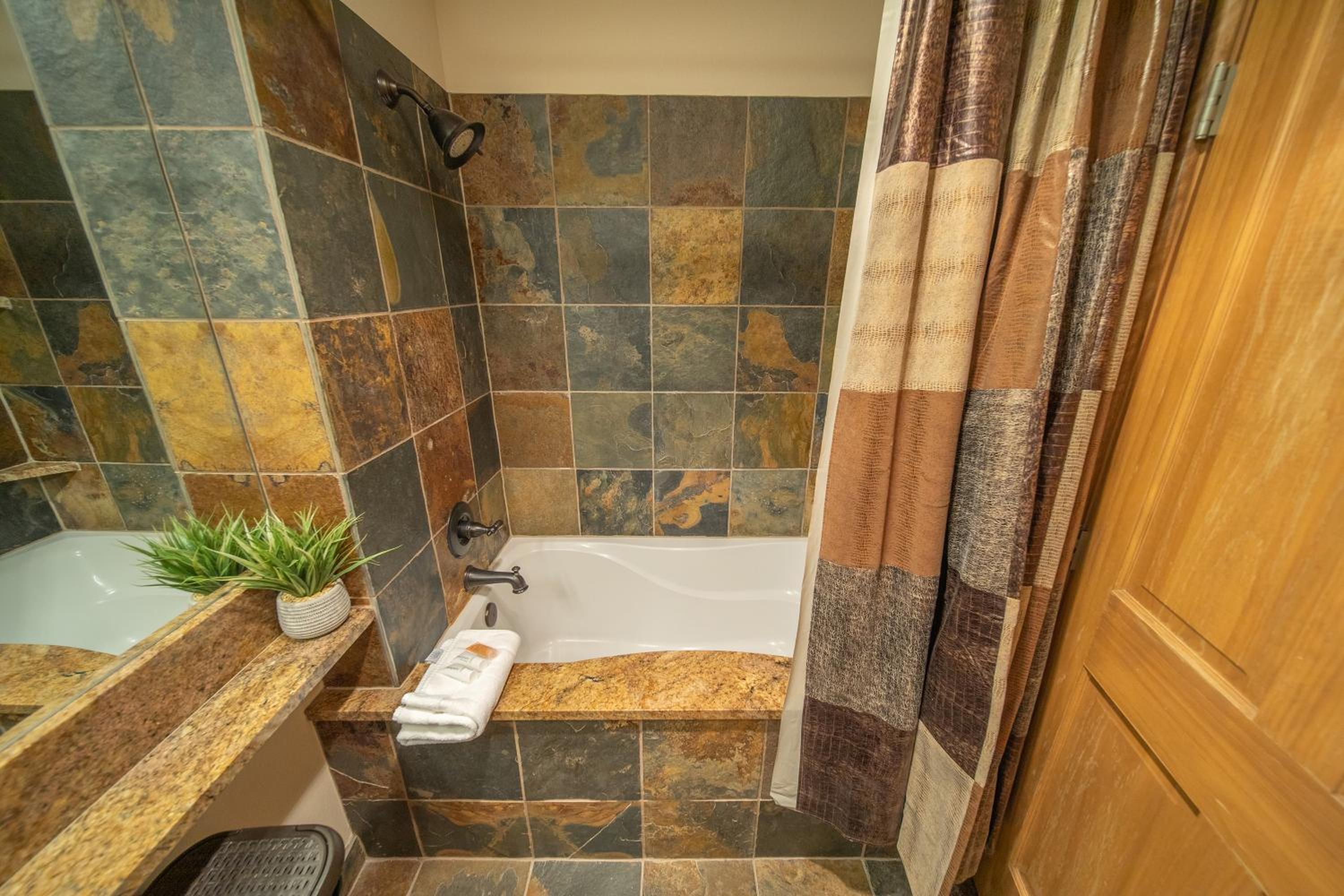Jack Pine 8008 by SummitCove Lodging