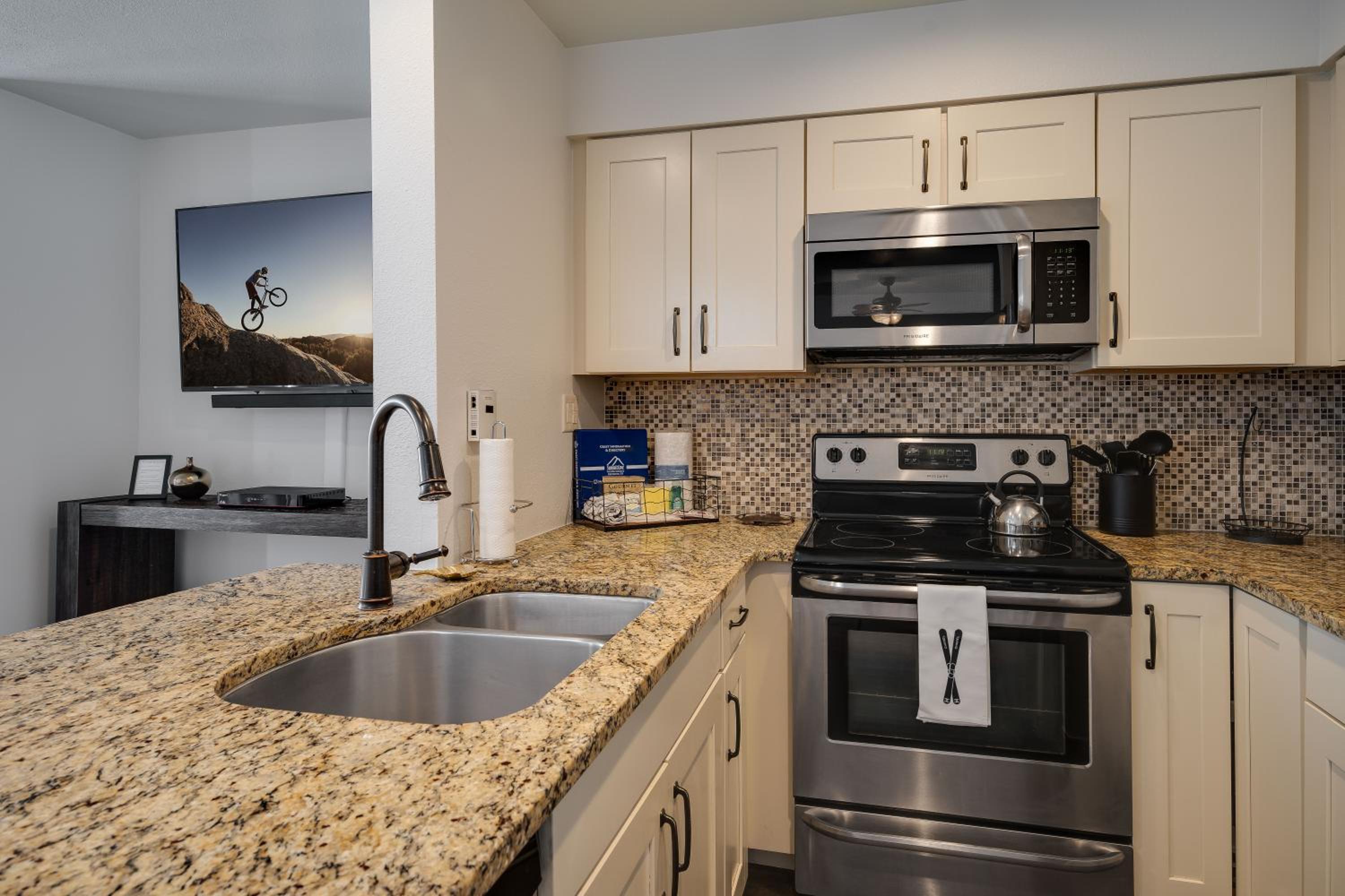 Lakeside 1481 by SummitCove Lodging