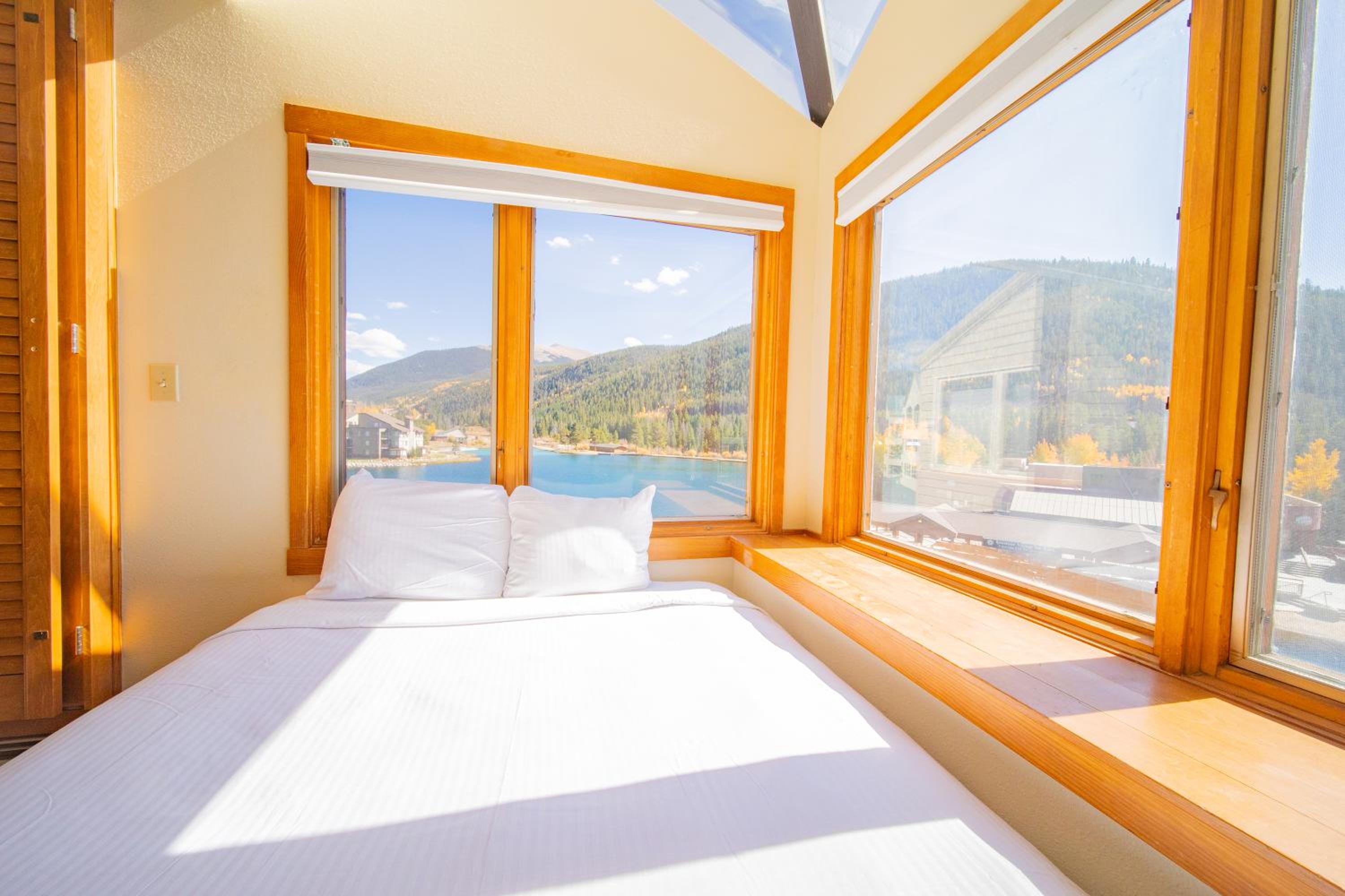 Lakeside 1495 by SummitCove Lodging