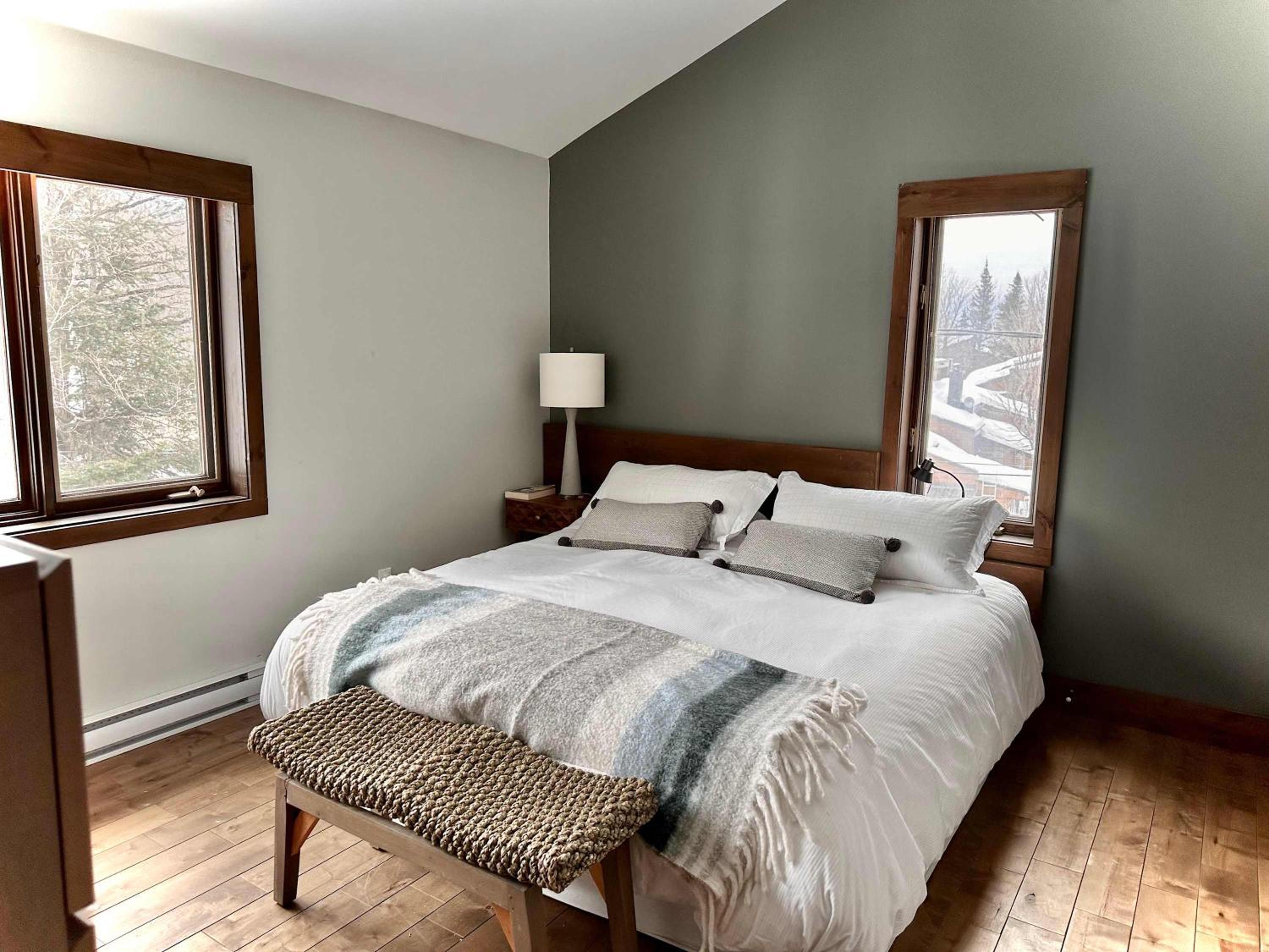 Cozy Cottage Spa and patio