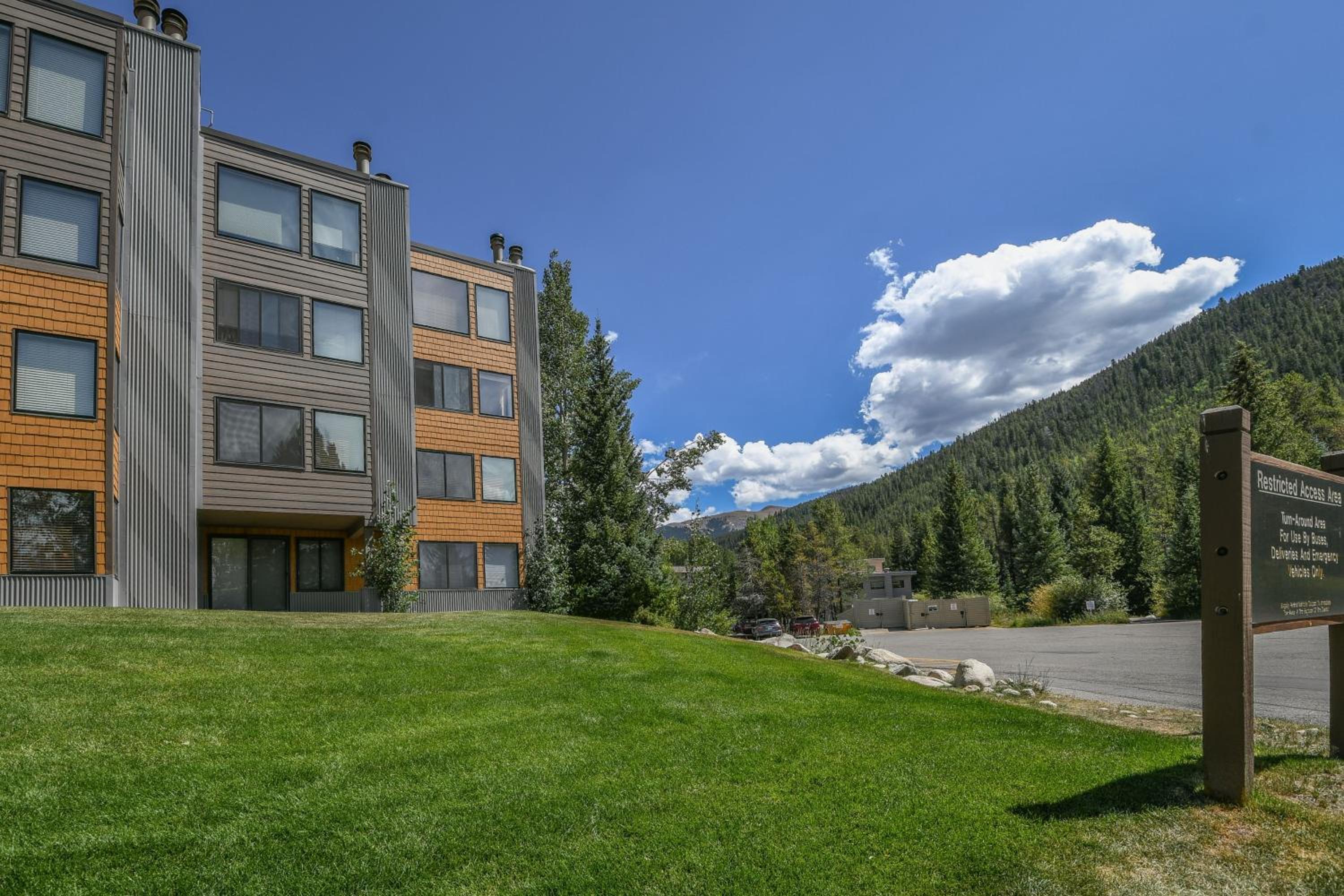 Mall 1421 by SummitCove Lodging in Colorado