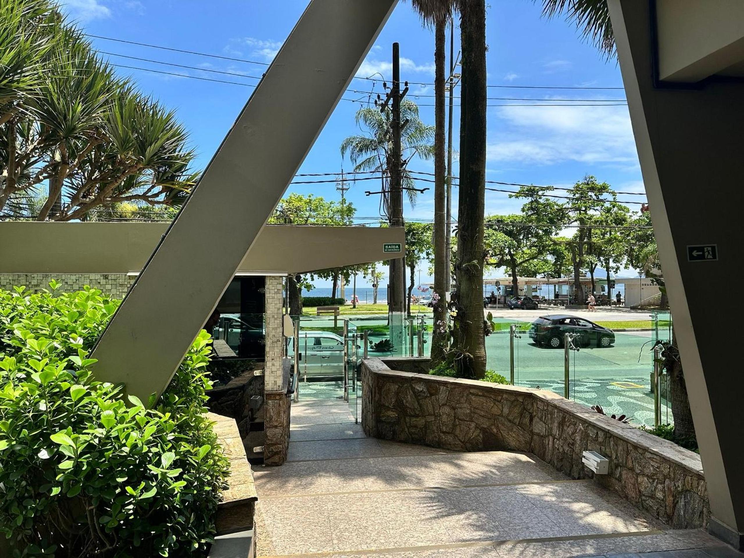 Frente Mar com garagem, Ar Condicionado e WI-FI grátis em Santos