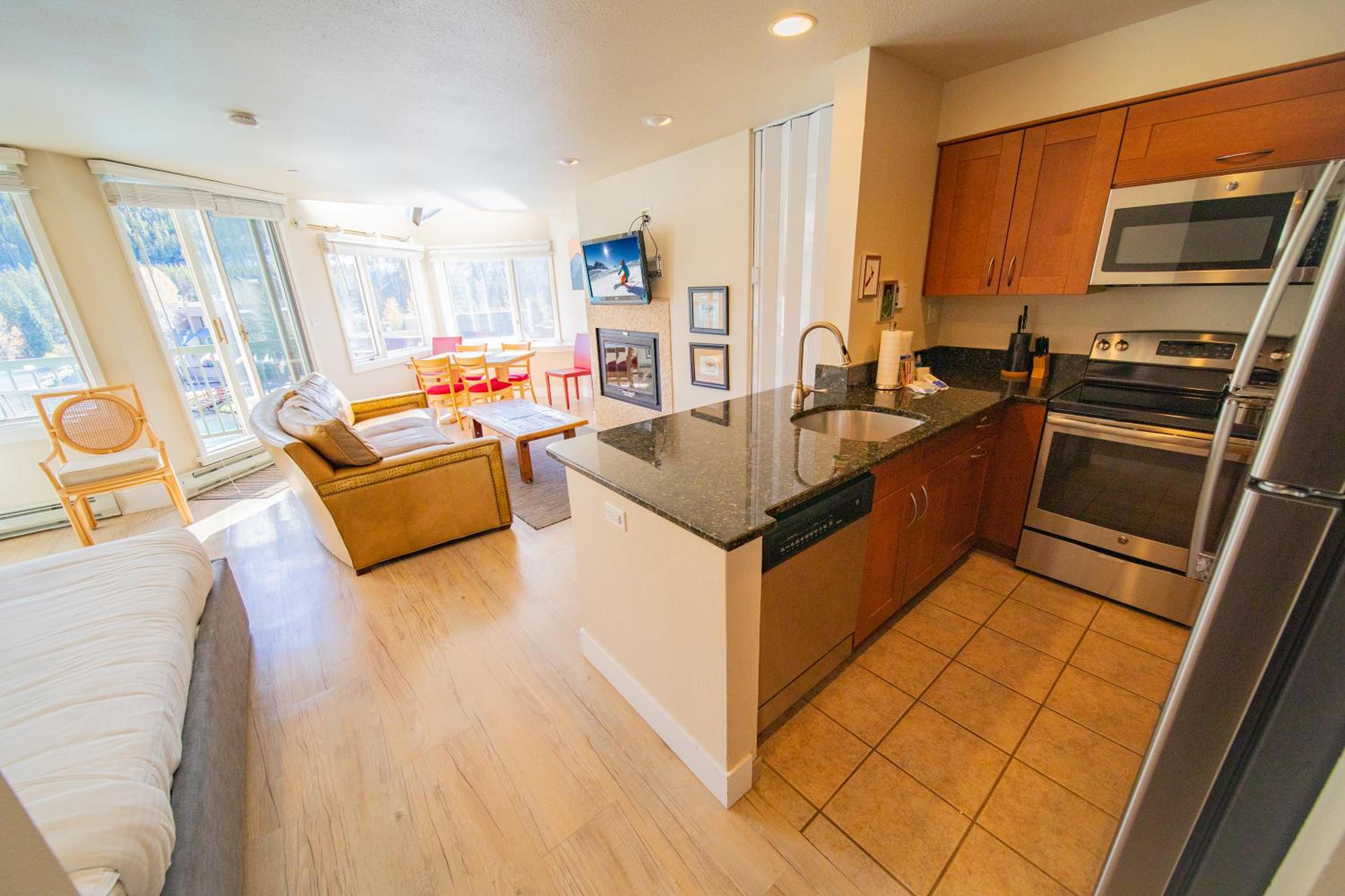 Lakeside 1496 by SummitCove Lodging