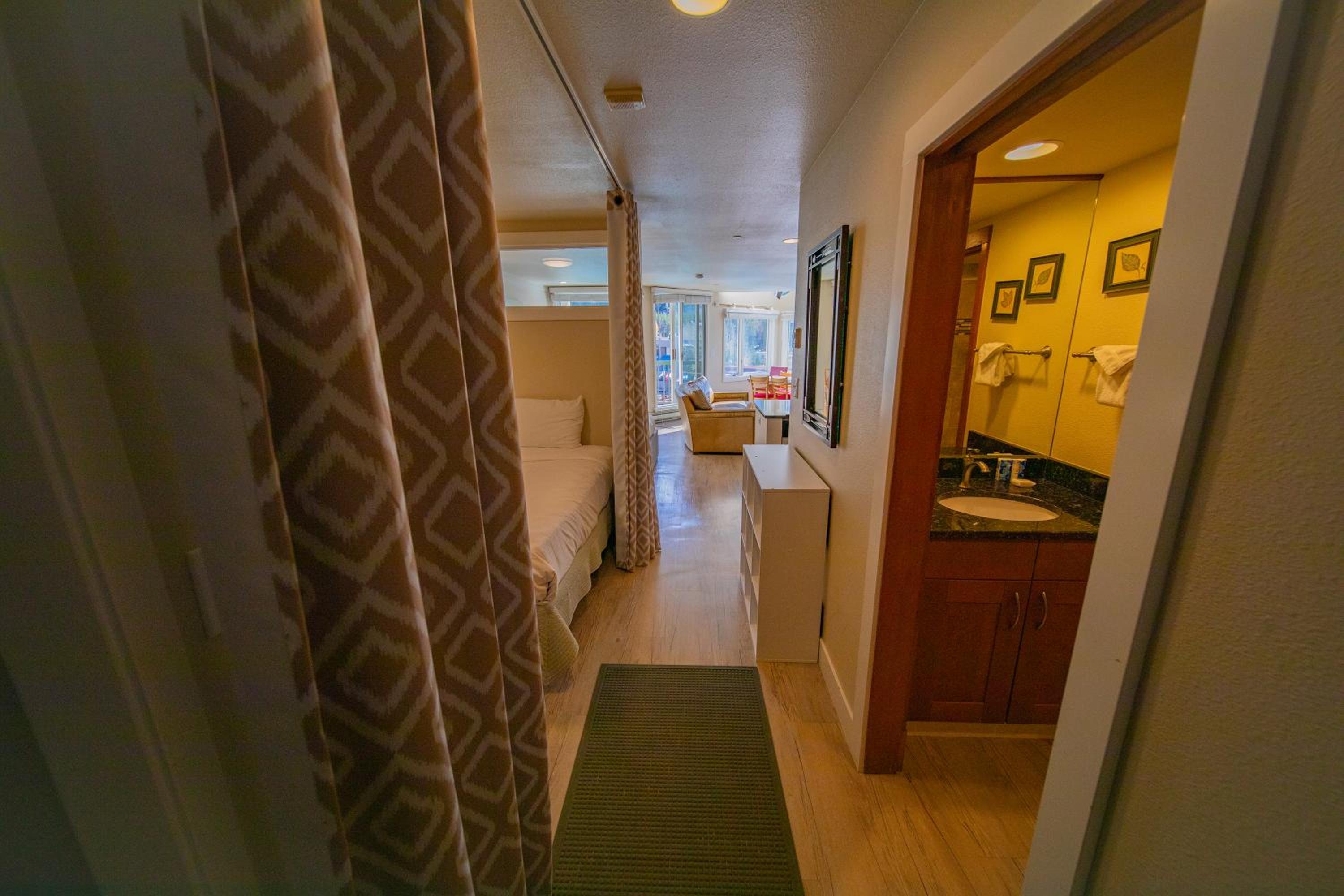 Lakeside 1496 by SummitCove Lodging