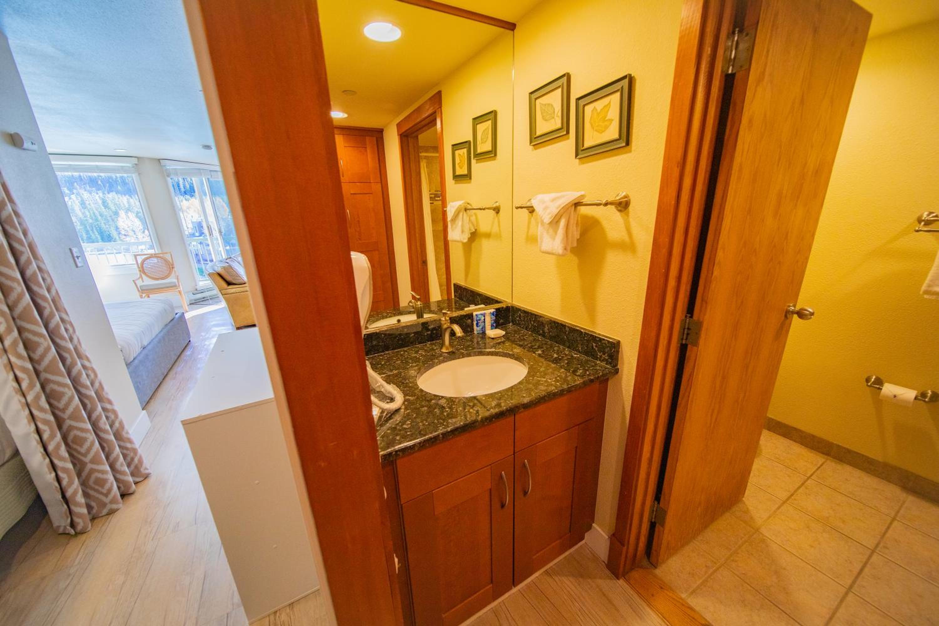 Lakeside 1496 by SummitCove Lodging