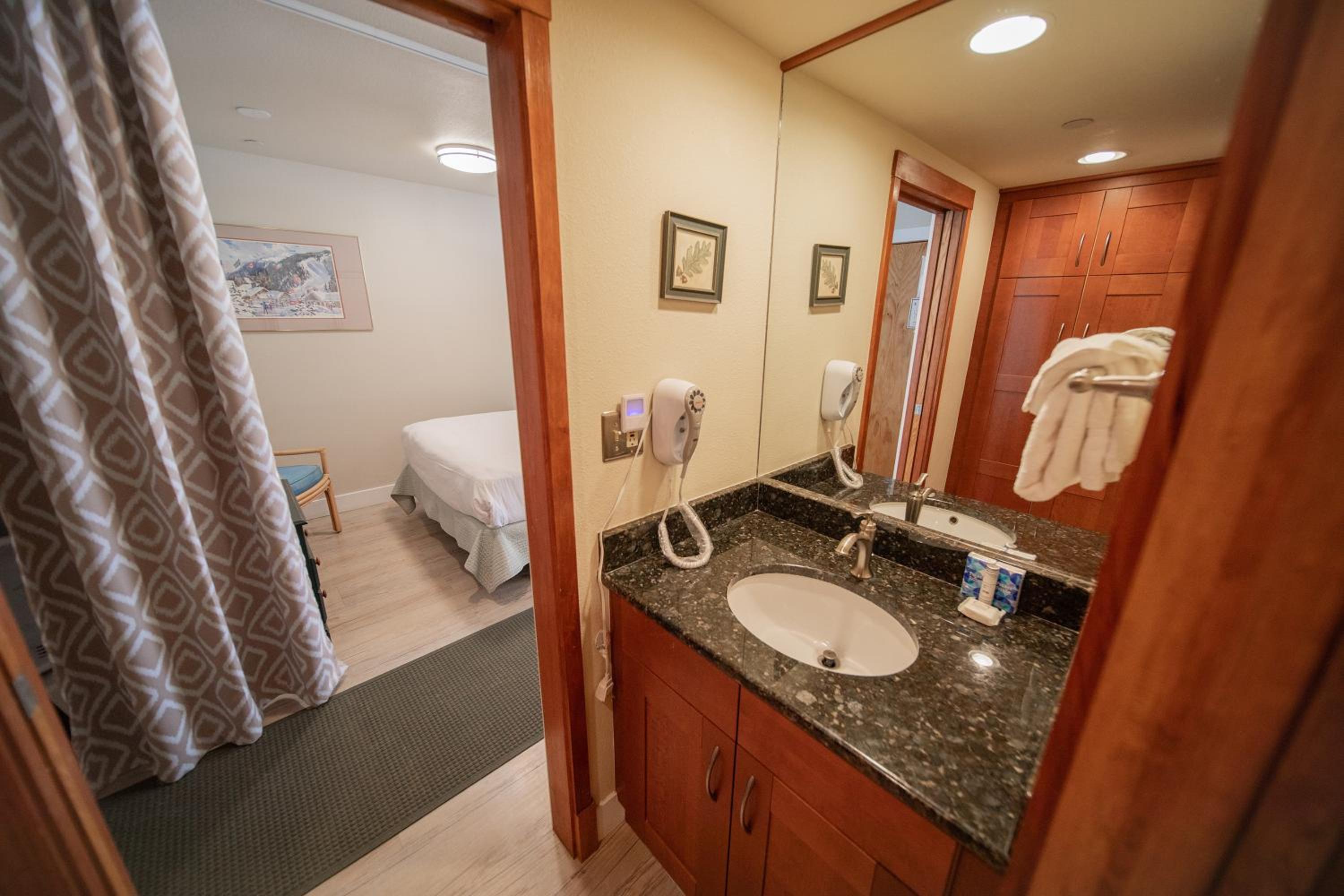 Lakeside 1496 by SummitCove Lodging