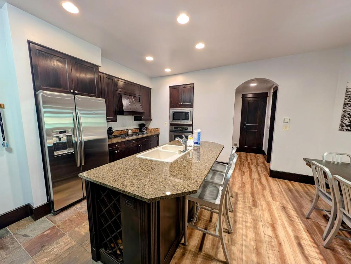 Lone Eagle 3001 by SummitCove Lodging
