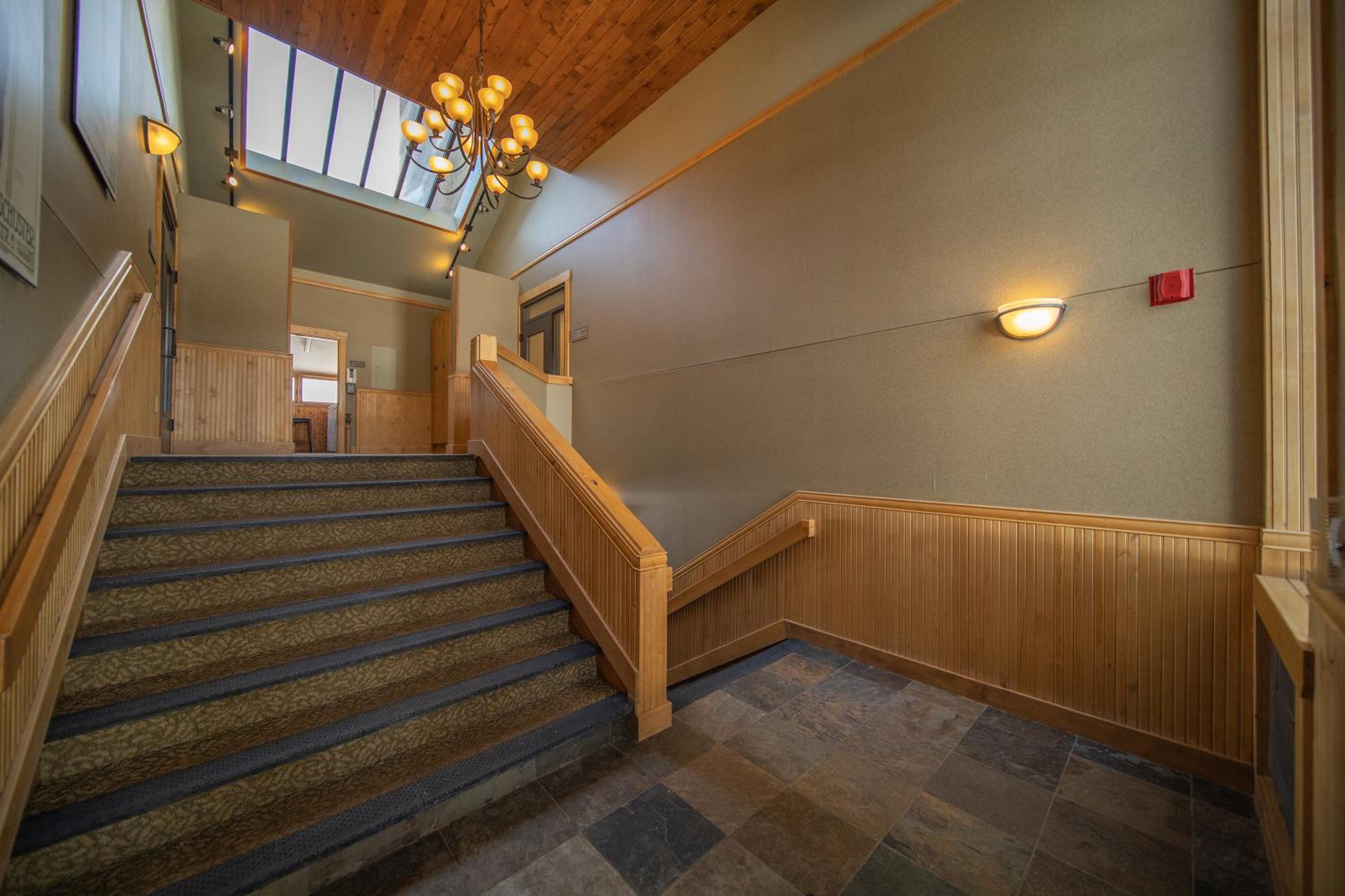 Lenawee 1738 by SummitCove Lodging