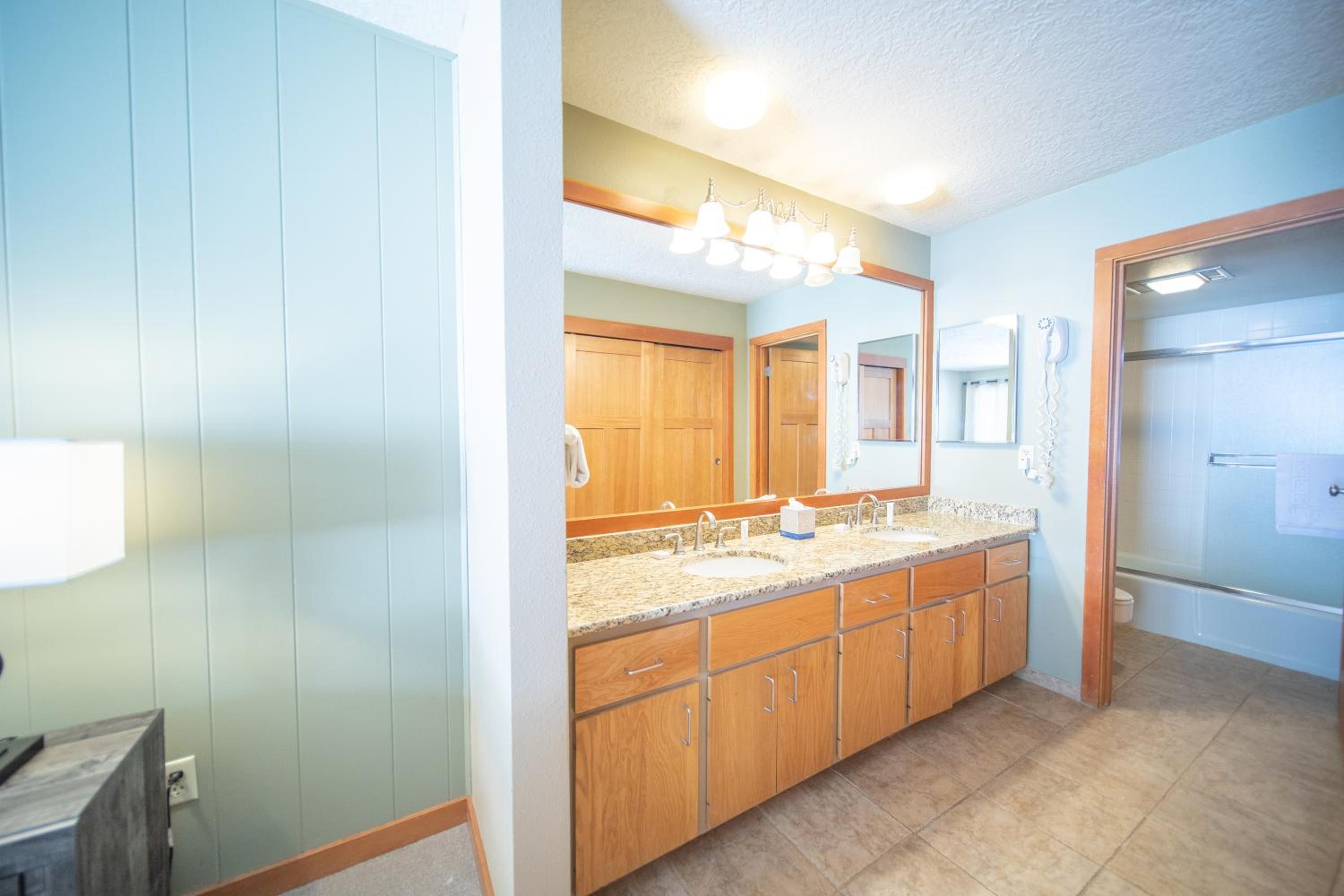 Lenawee 1738 by SummitCove Lodging
