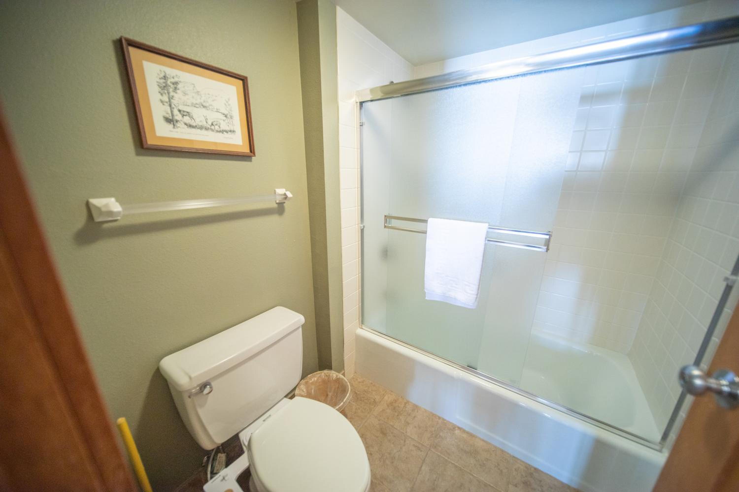 Lenawee 1738 by SummitCove Lodging
